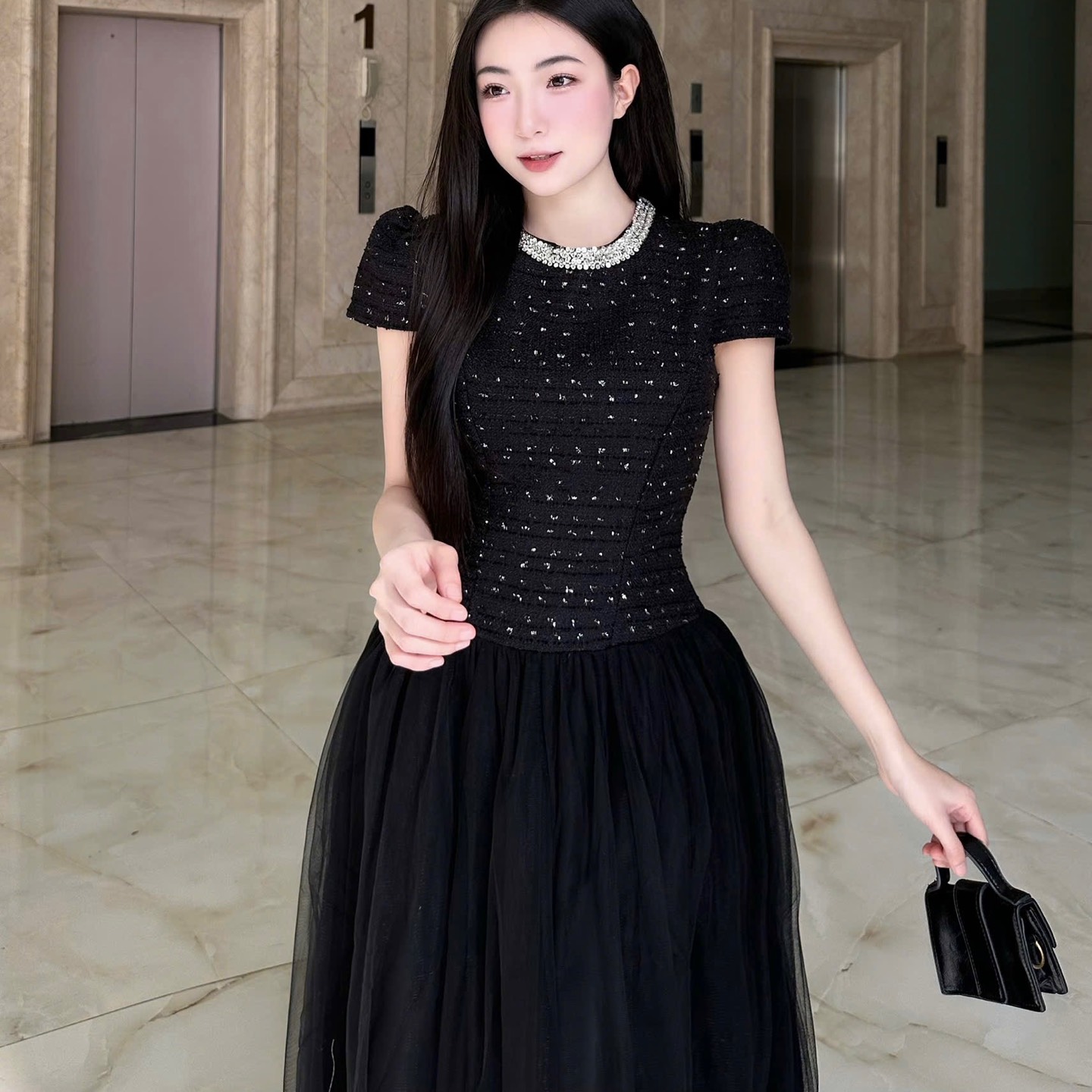 Đầm thiết kế dạ cổ tròn đính đá dáng dài phối tơ