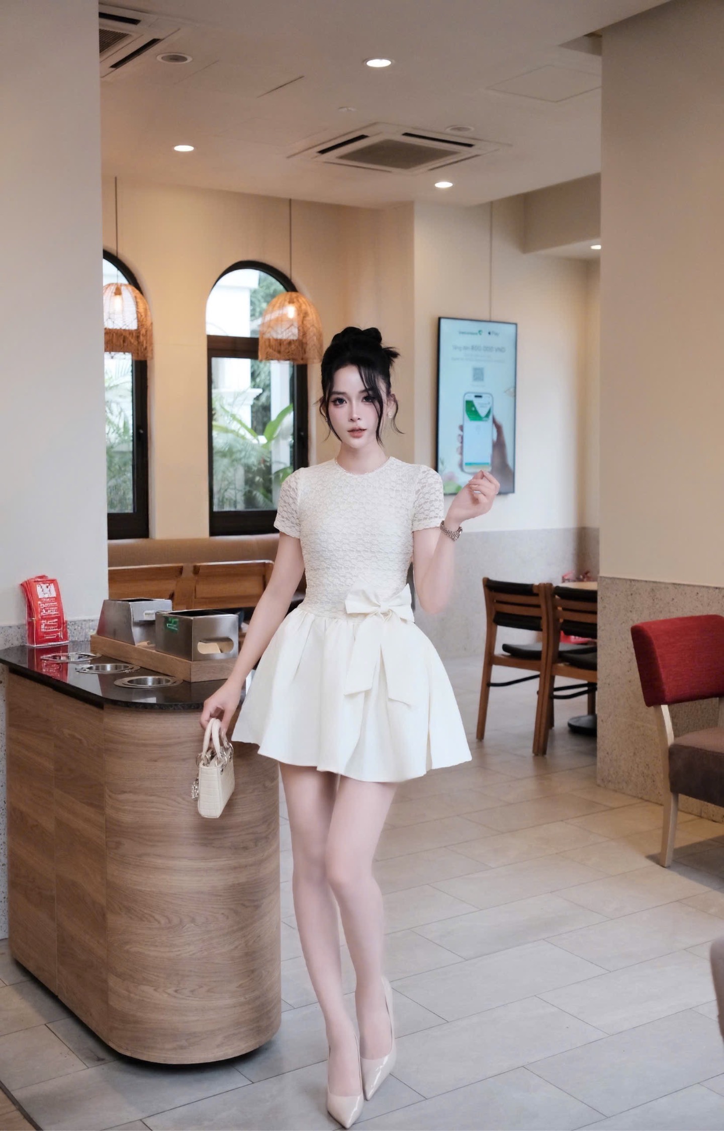 Đầm thiết kế ôm cổ tròn chân bồng dễ thương