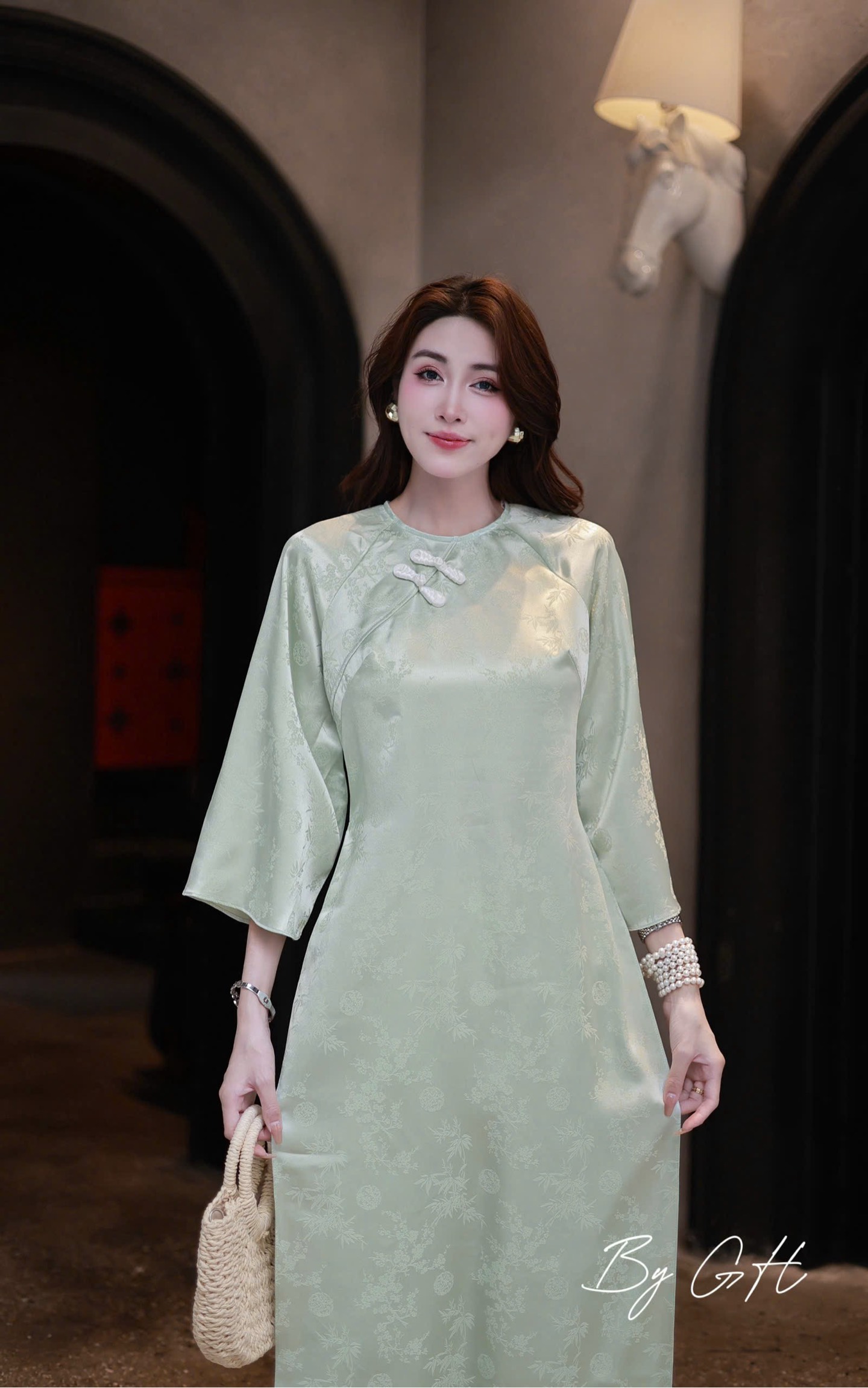 Áo dài gấm lá tre dáng xuông H