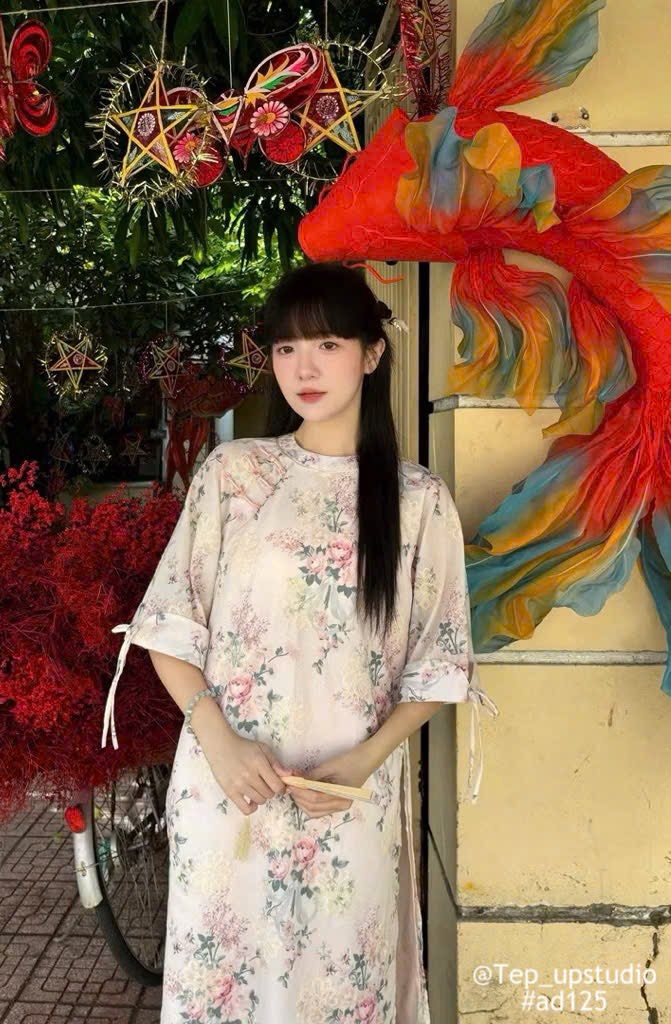 Áo dài nẹp sen