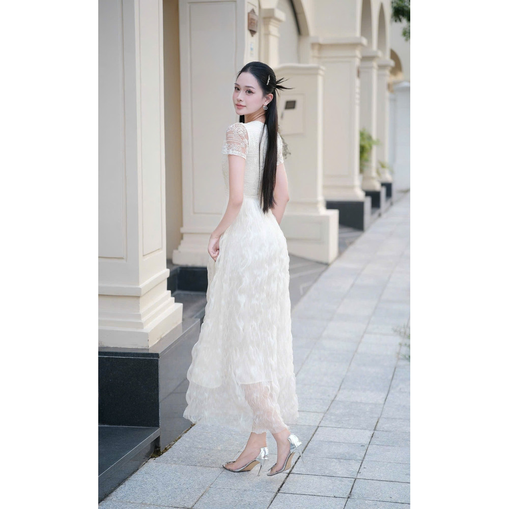 Đầm ren thiết kế cao cấp phối tay ren sang chảnh tầng voan lượn sóng dáng dài trắng kem cổ tròn