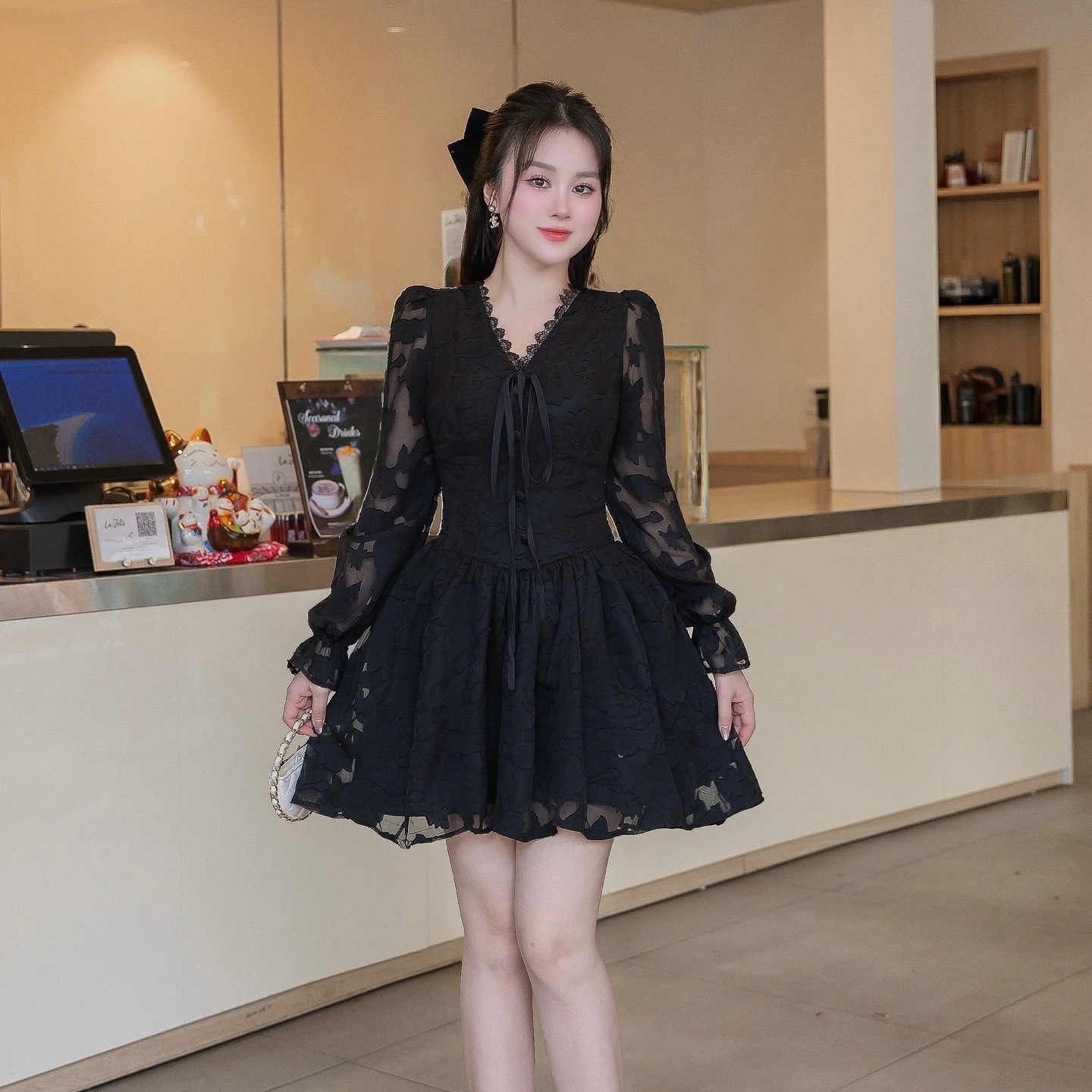Đầm ren cổ V cúc bọc thiết kế cao cấp