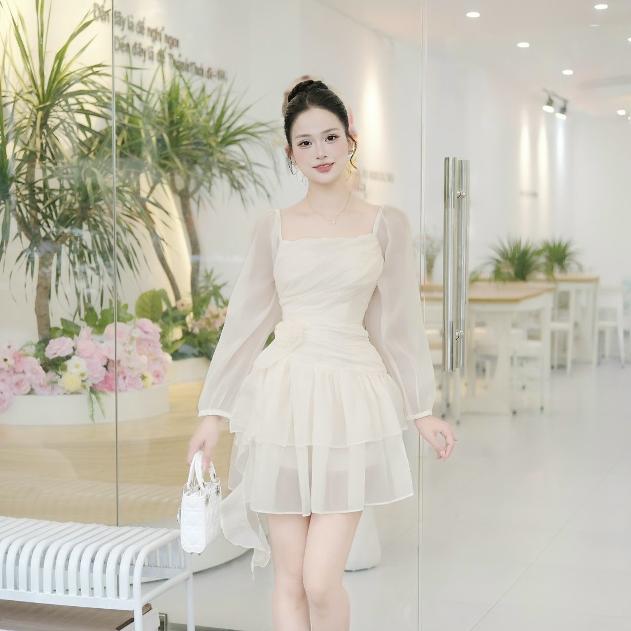 Đầm cổ vuông tay dài voan dáng ngắn xoè