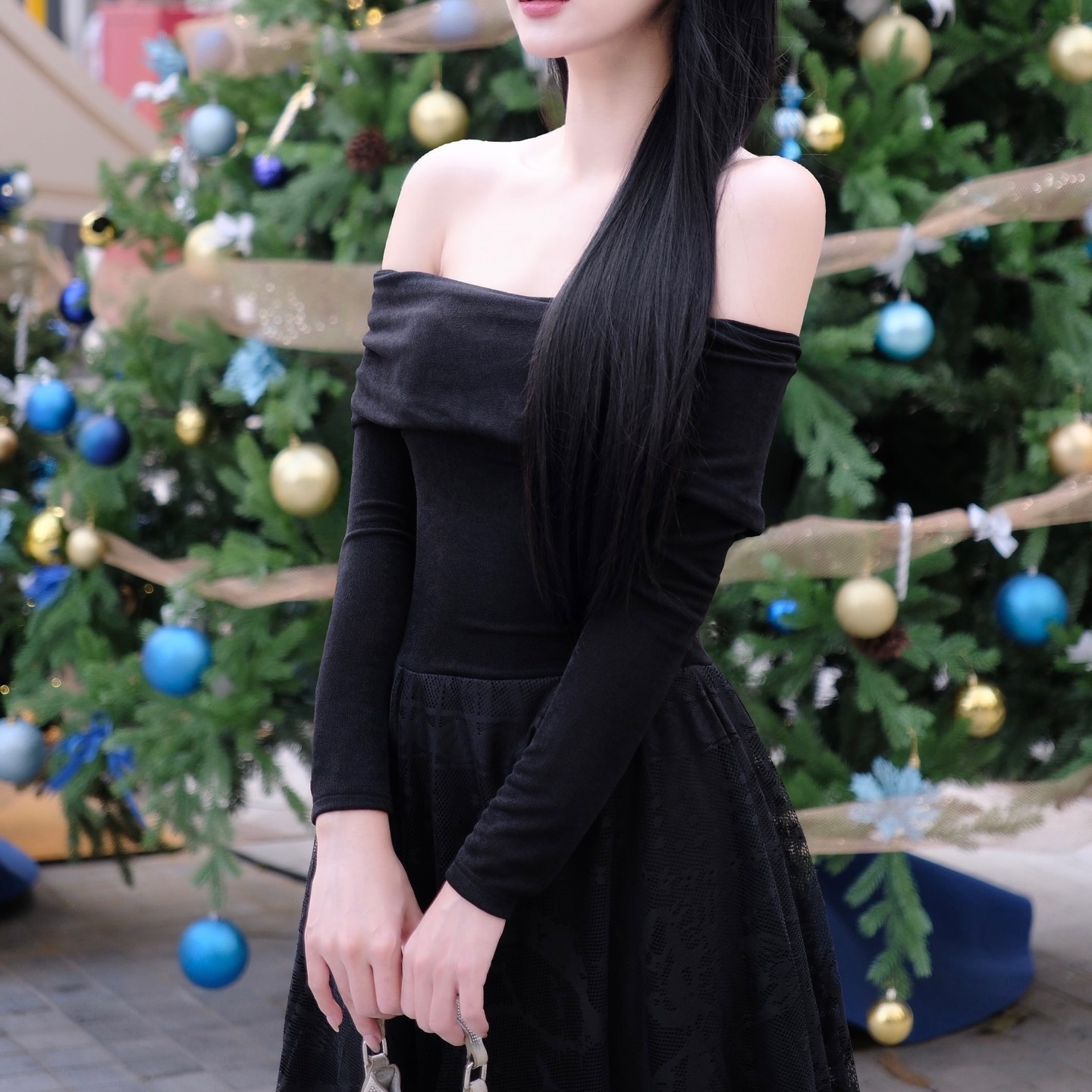 Đầm trễ vai tay dài cao cấp phối ren
