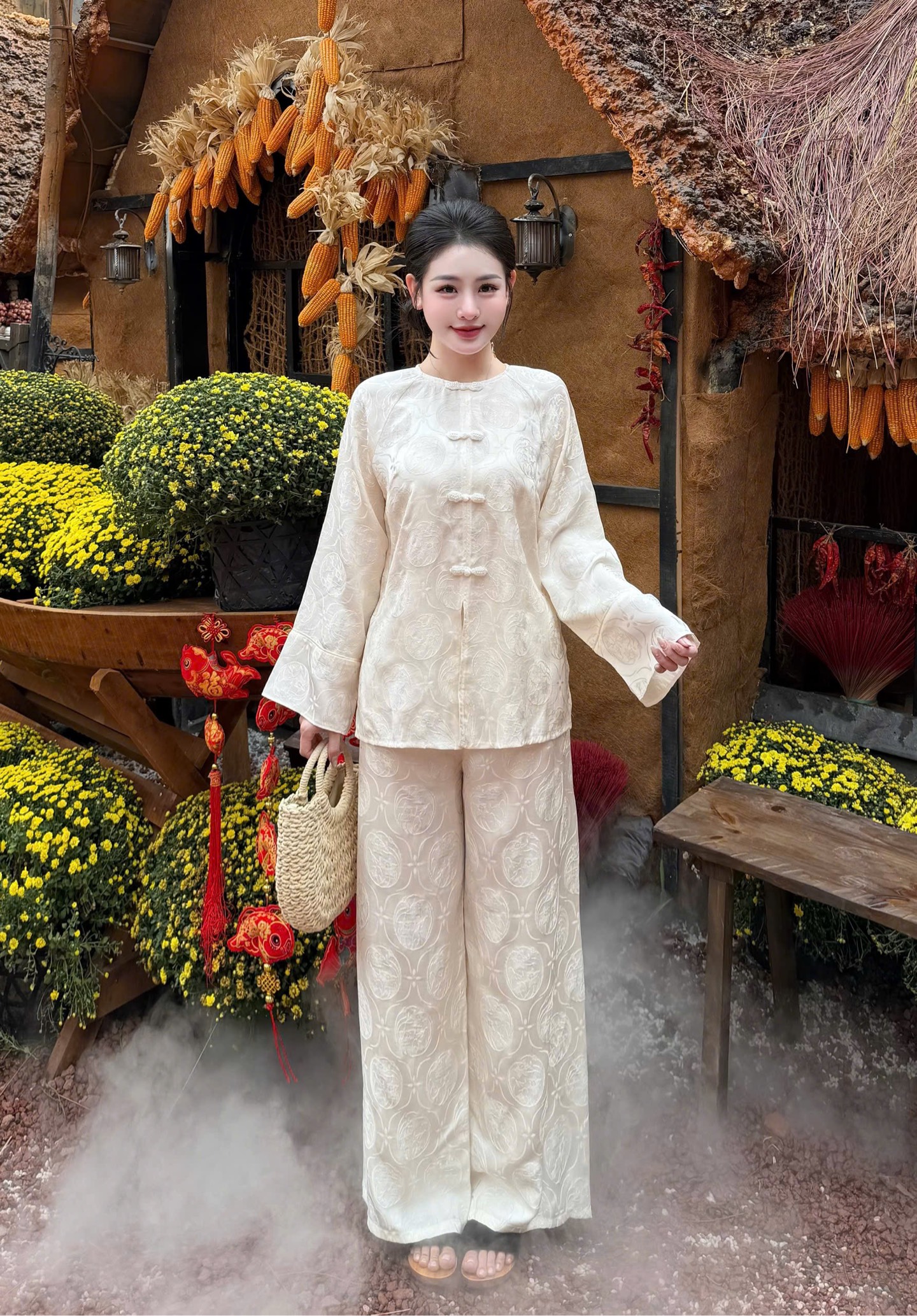 Đồ lam lụa cổ tròn nơ ngọc trai dọc tay áo cổ tàu
