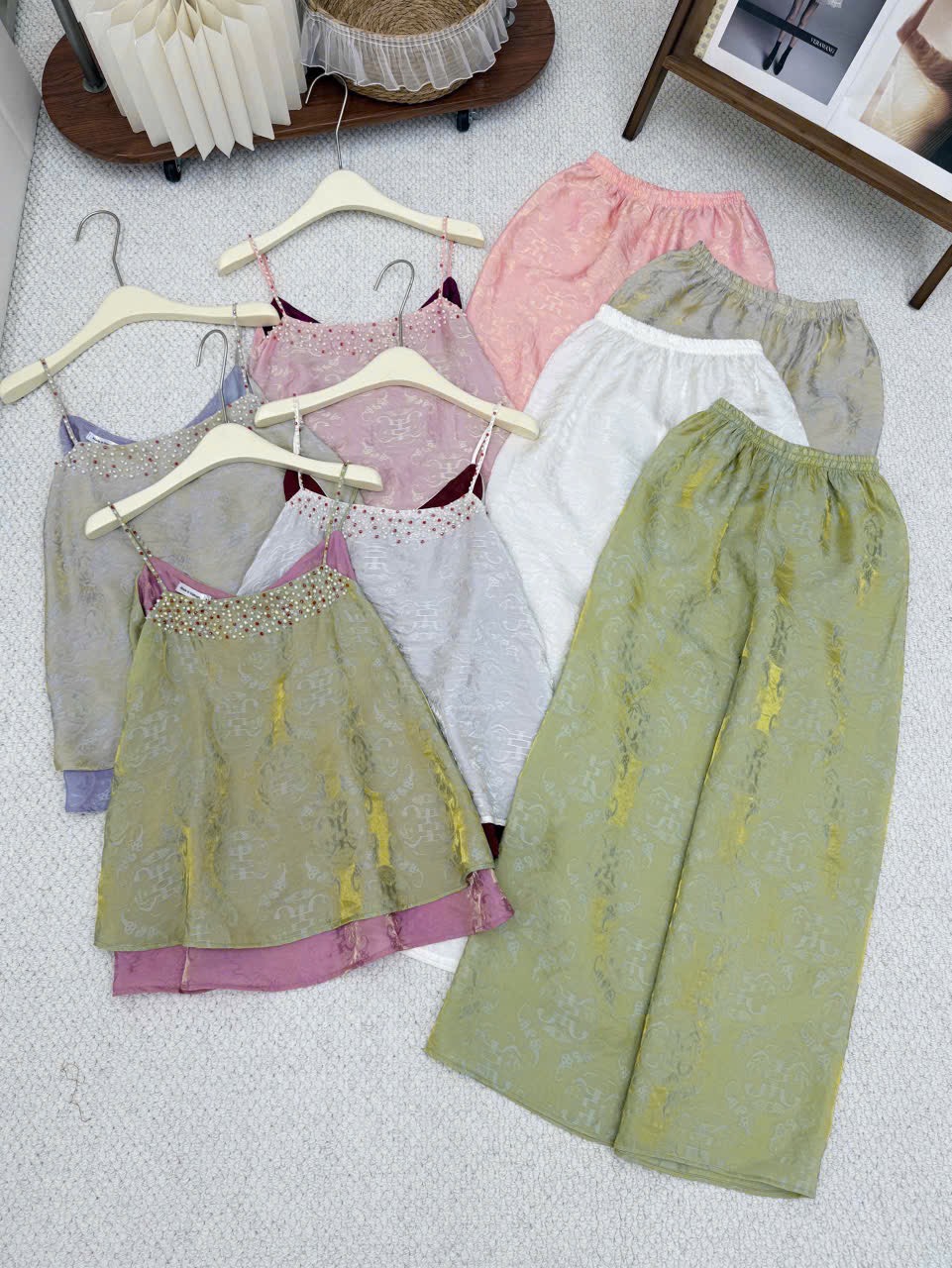 Set đồ lam kiểu 2 dây phối màu đính đá ngọc trai màu trước ngực