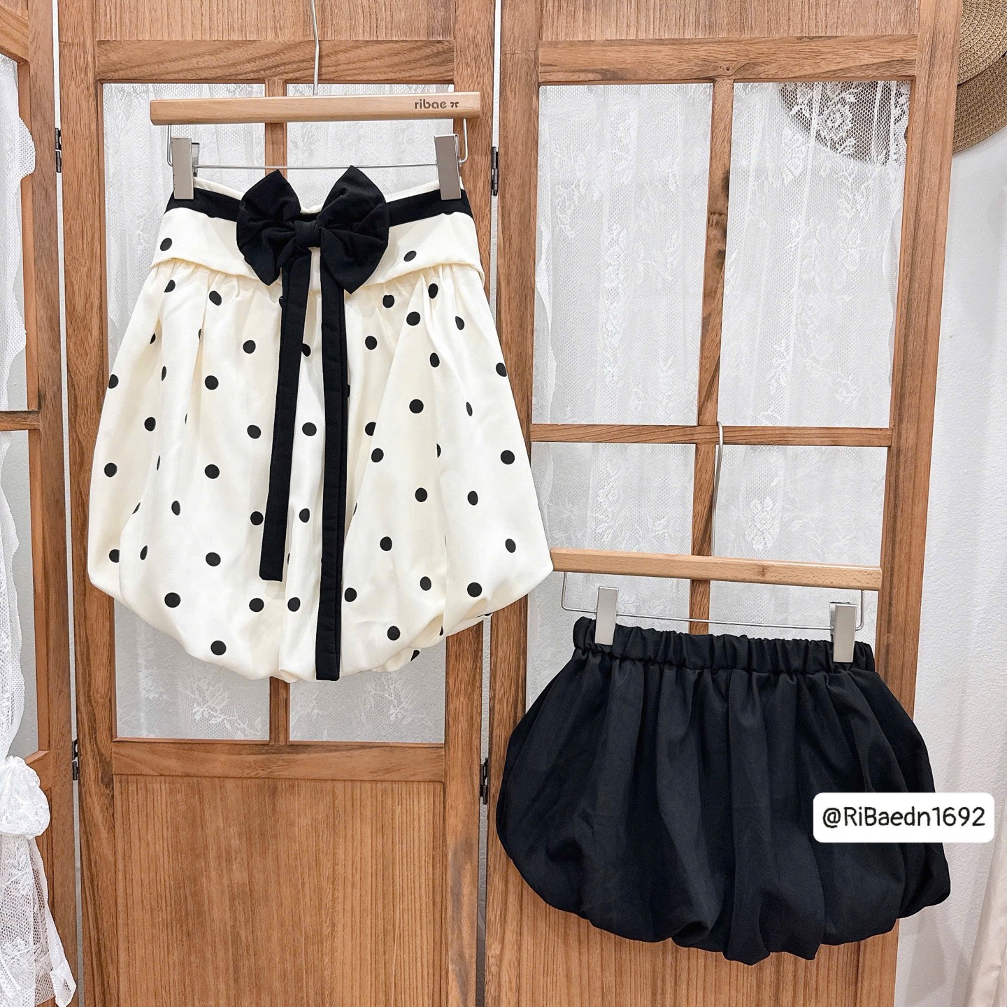 Set kiểu áo cúp ngực nơ chân váy bí phồng