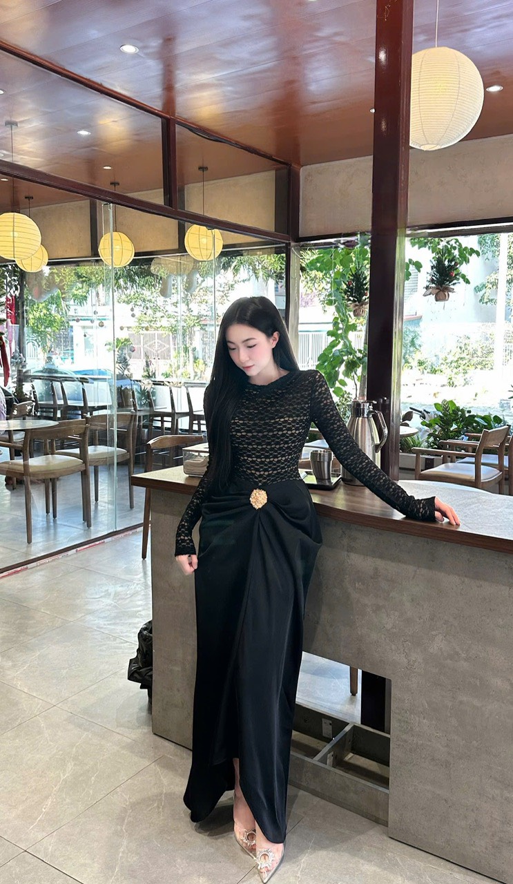 Đầm thiết kế cổ tròn dáng dài ôm body