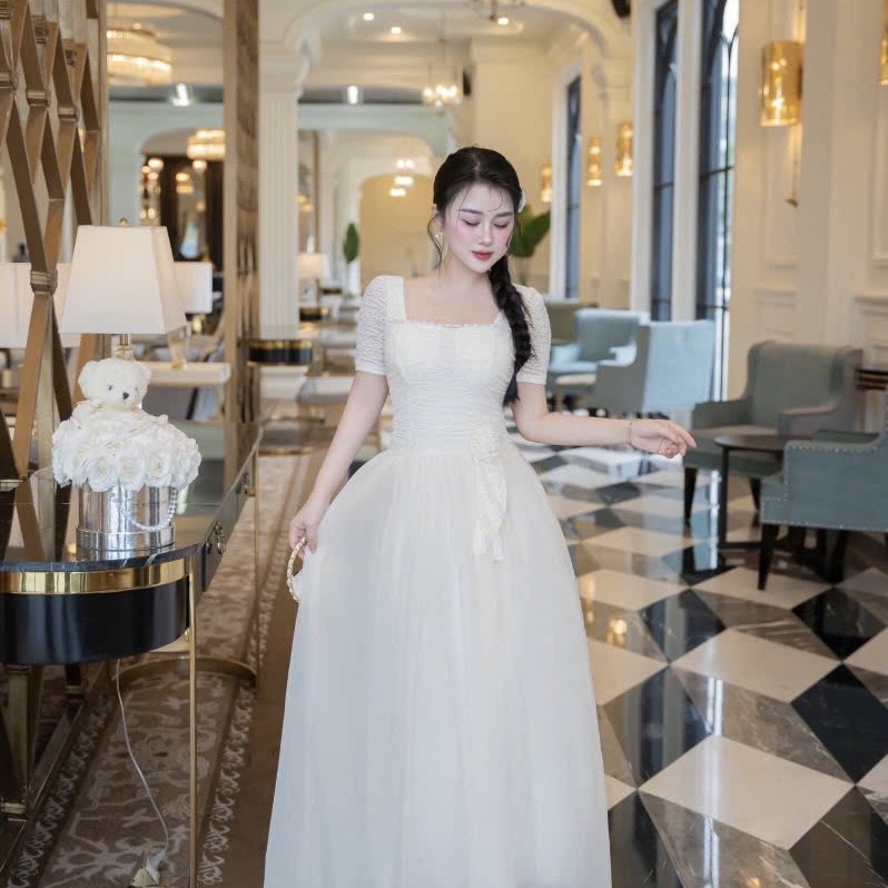 Đầm cổ vuông đính ngọc hoa eo không xẻ