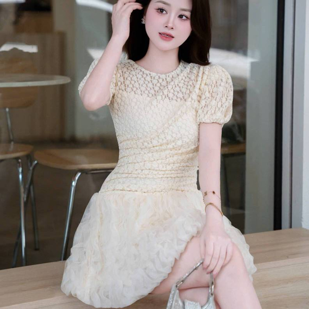 Đầm thiết kế ren tùng bồng tiểu thư