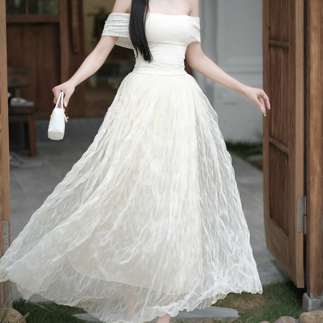 Đầm đi tiệc trễ vai bảng ngực xoè sóng dáng dài