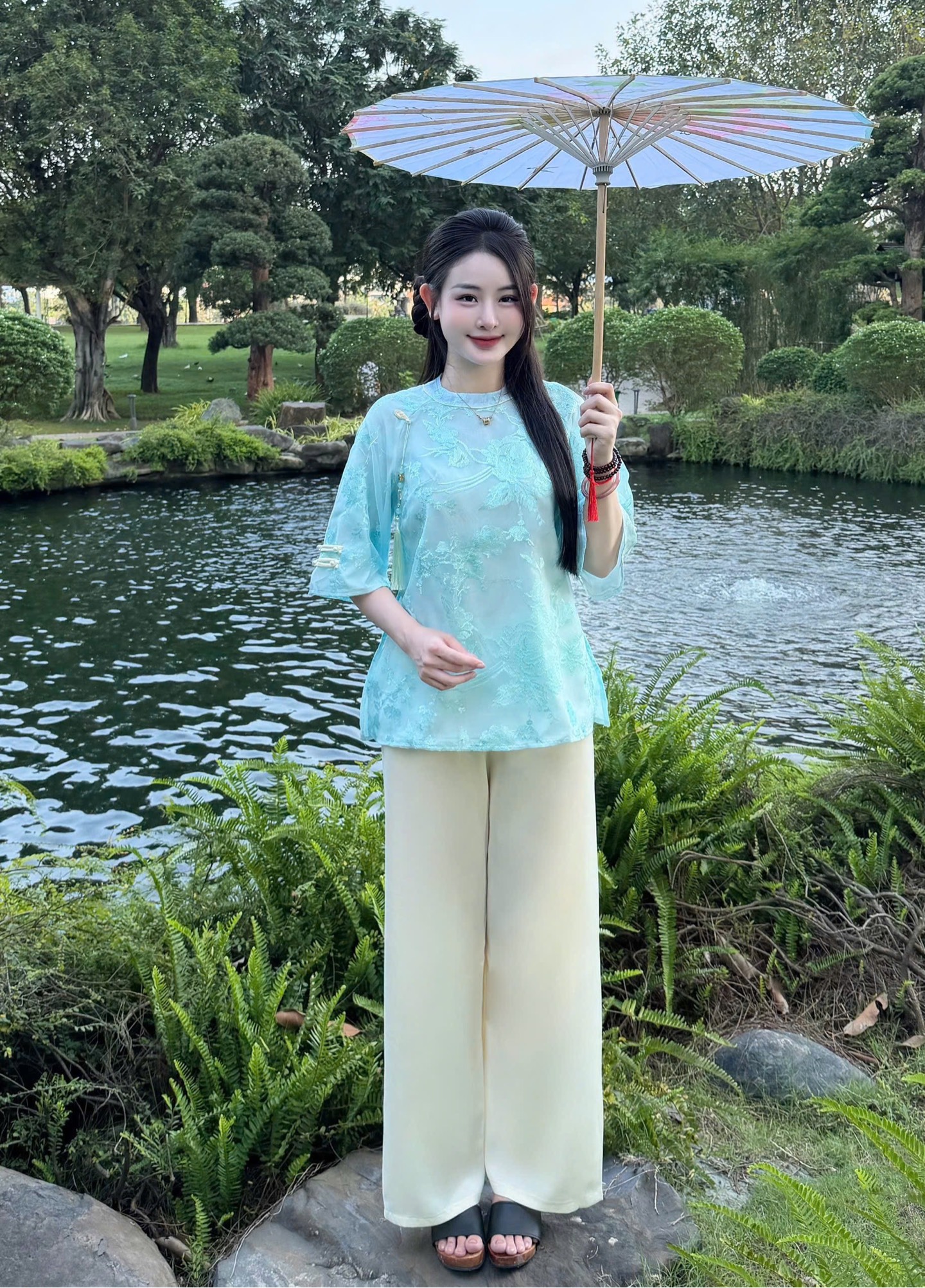 Lam cổ viền tròn gấm thêu cao cấp