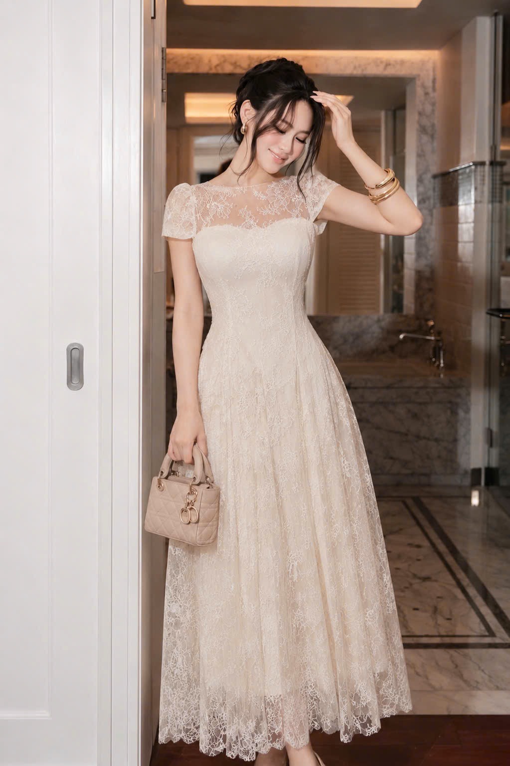 Đầm thiết kế hở lưng ren dáng dài