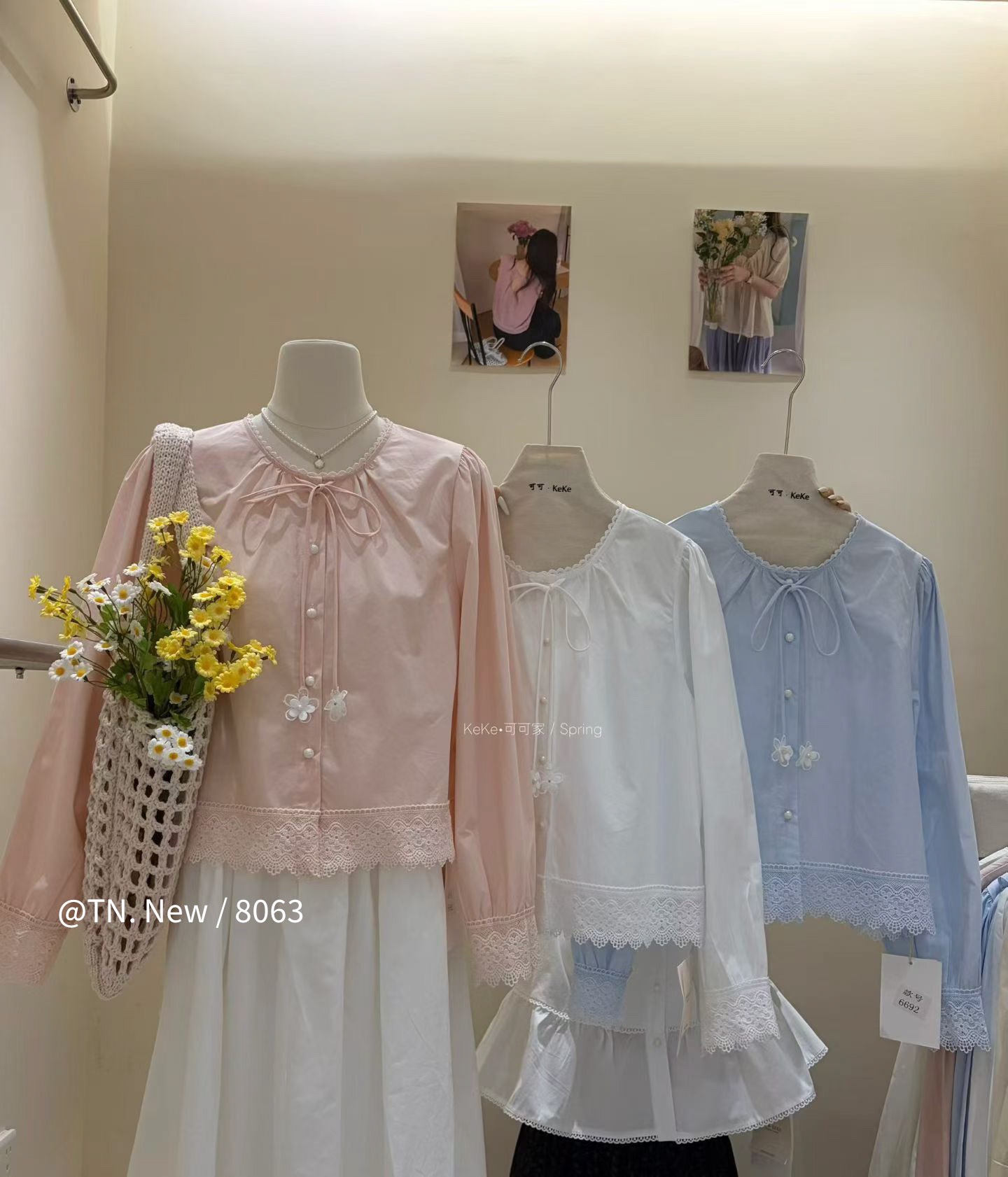 Áo kiểu  thô cổ tròn buộc nơ ren gấu chân áo