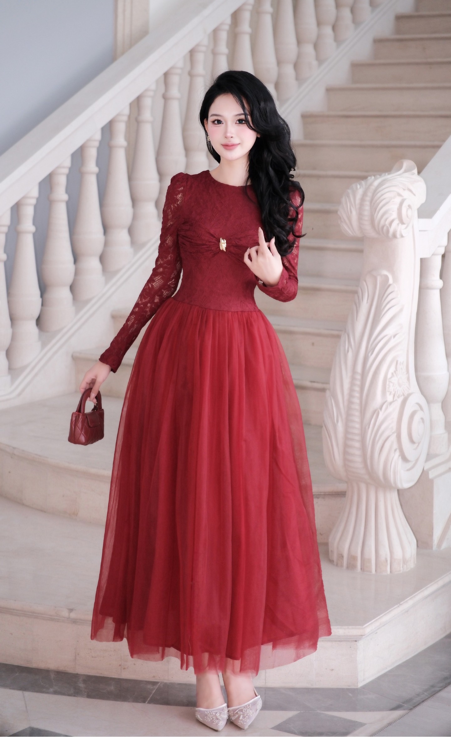 Đầm cổ tròn nơ ngực vòng vàng ren phối voan