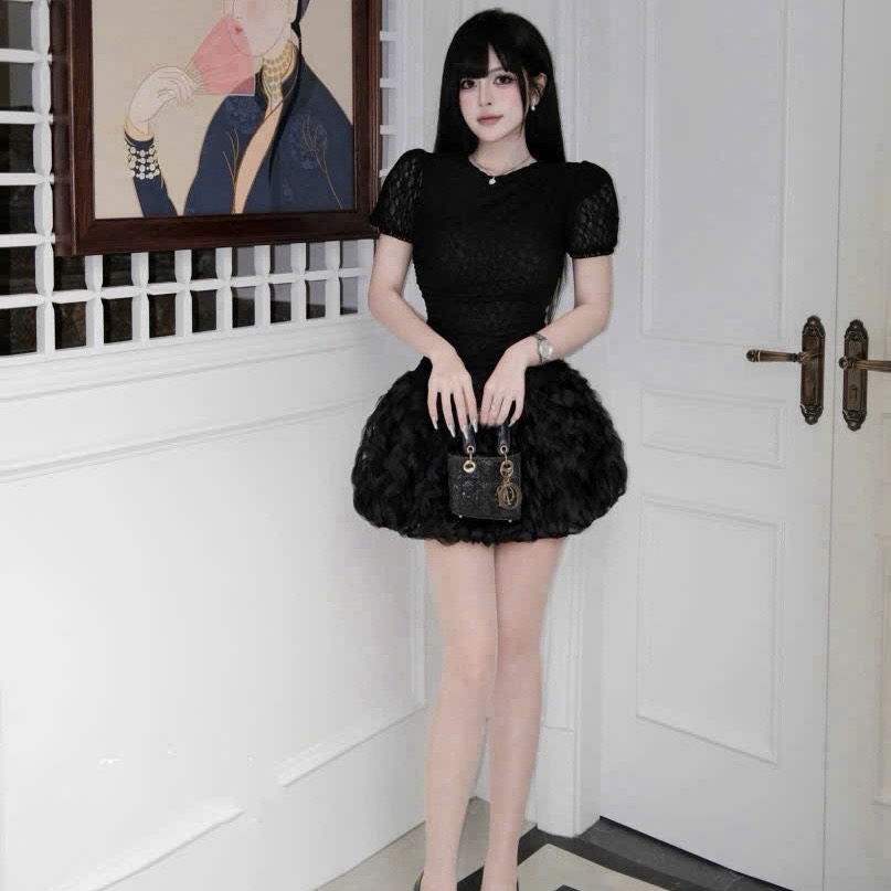 Đầm thiết kế lưới ren xoè phồng