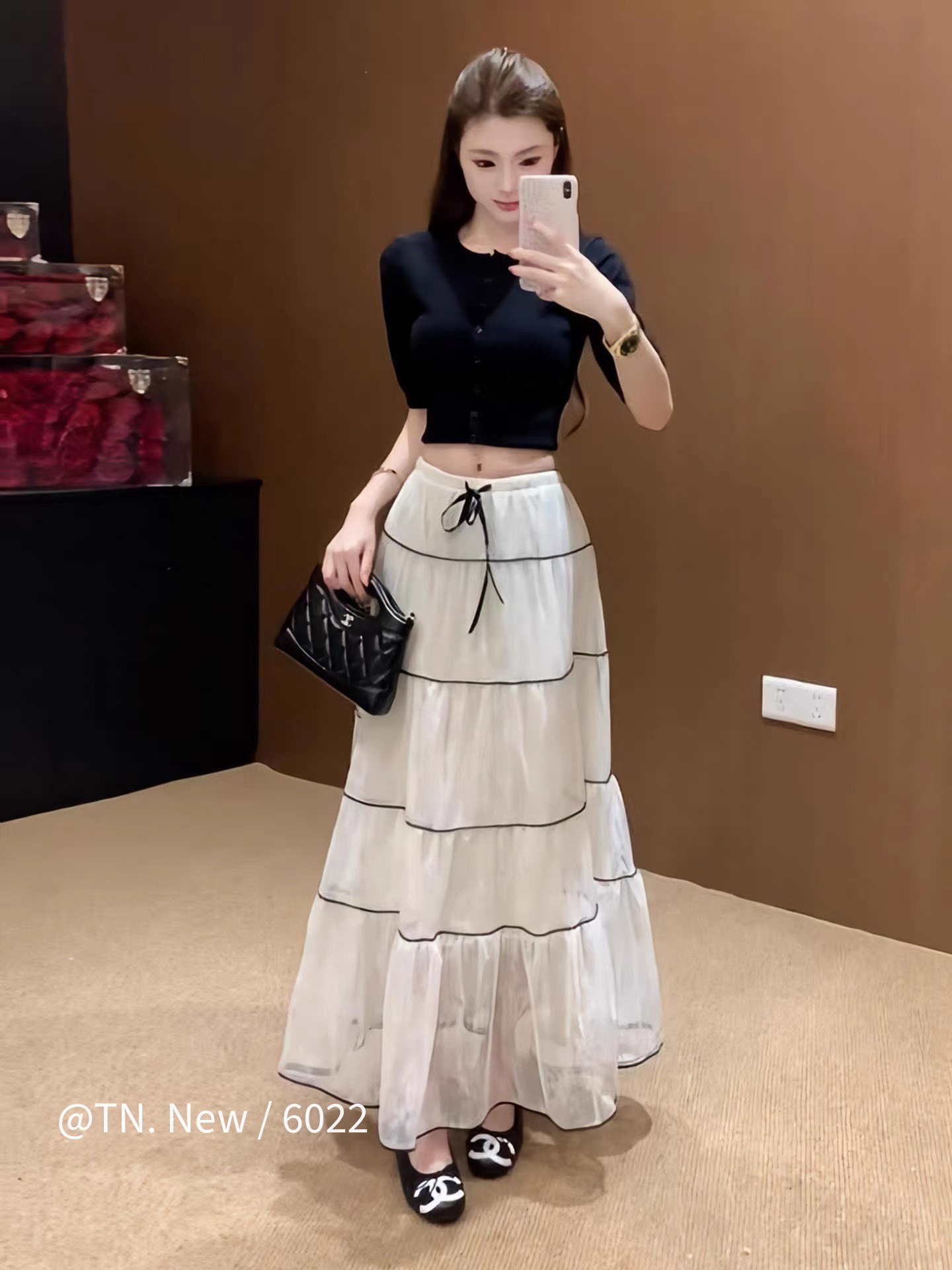 Chân váy ren dài tầng nơ đen