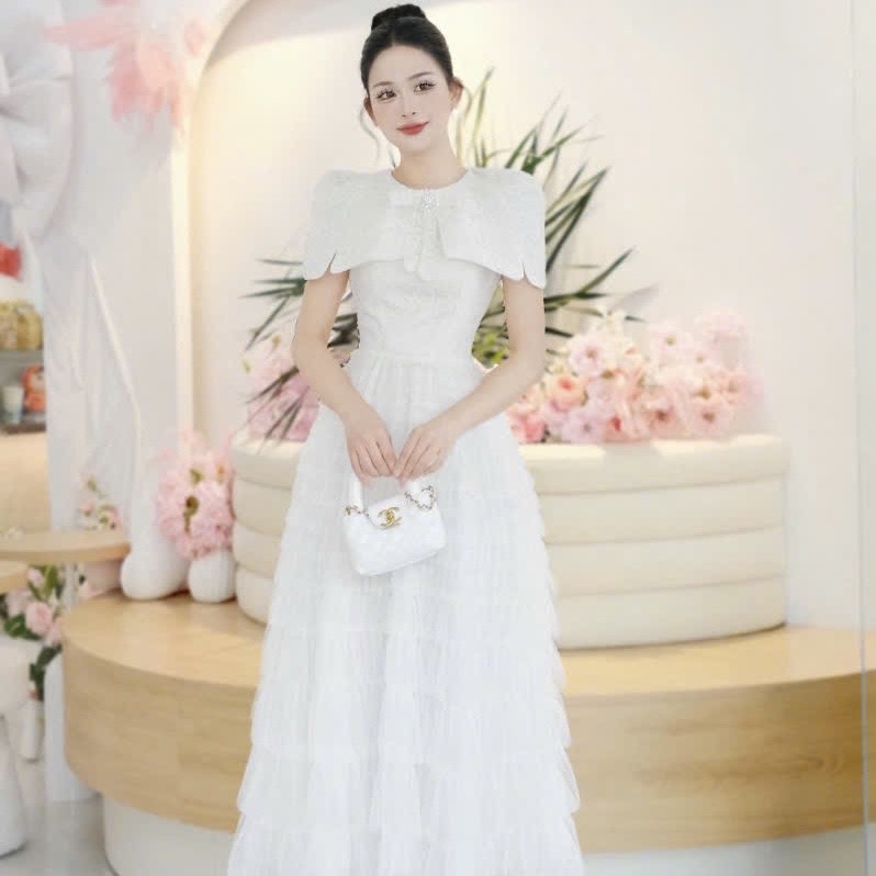 Đầm thiết kế sang trọng ren chân choàng nữ hoàng