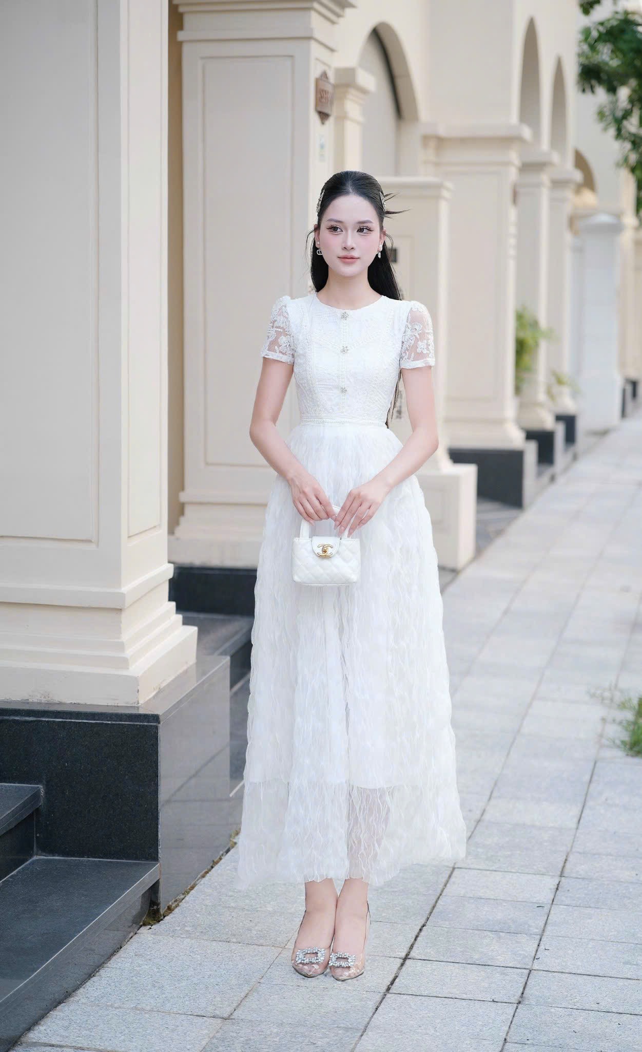 Đầm ren thiết kế cao cấp phối tay ren sang chảnh tầng voan lượn sóng dáng dài trắng kem cổ tròn