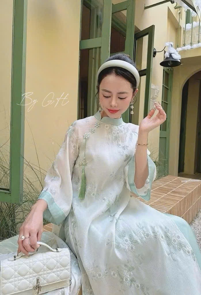 Áo dài voan tơ thêu xanh ngọc