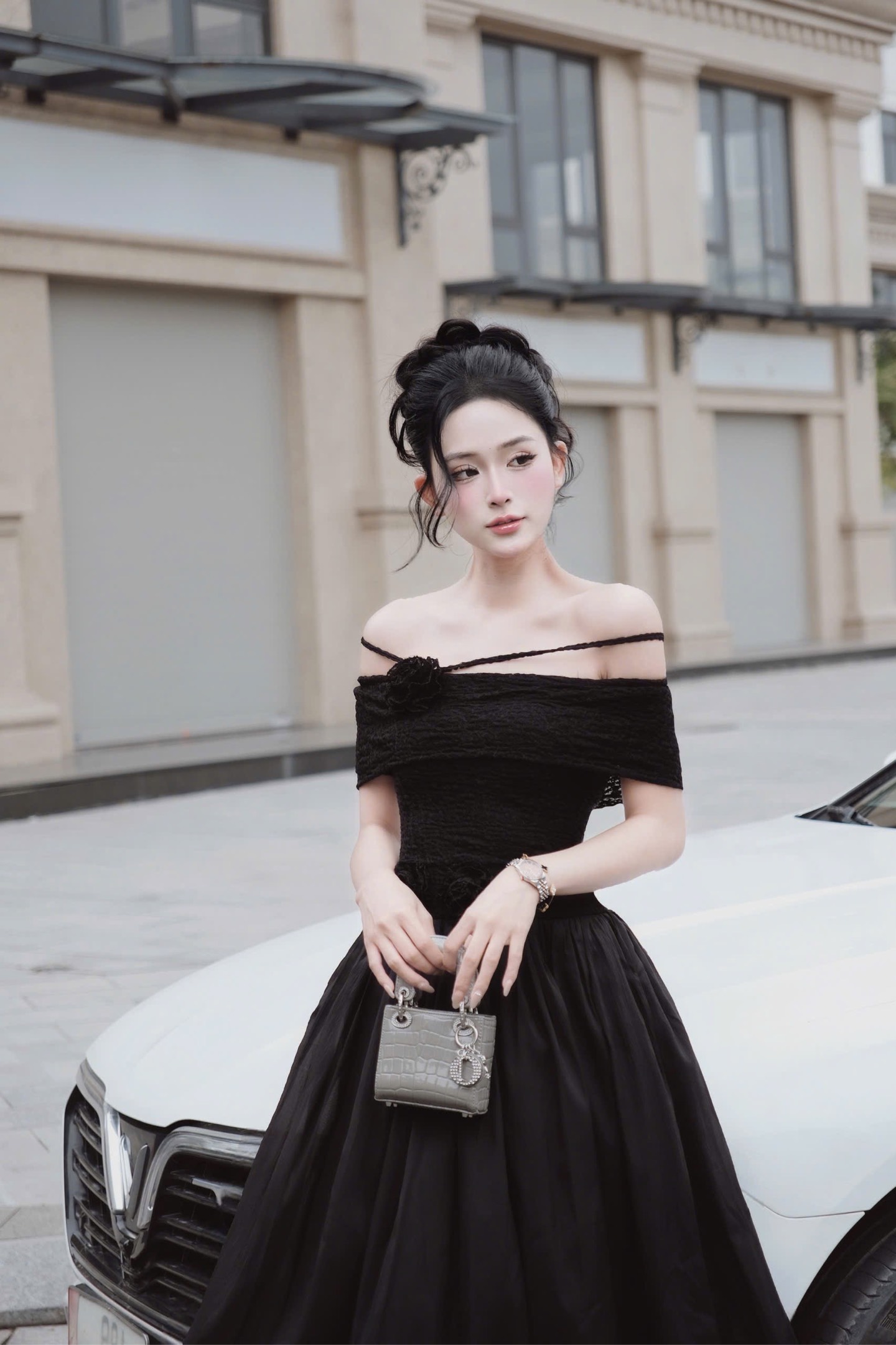 Đầm thiết kế trễ vai xoè bồng