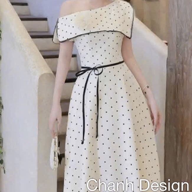 Đầm thiết kế lệch vai chấm bi nơ eo dáng dài