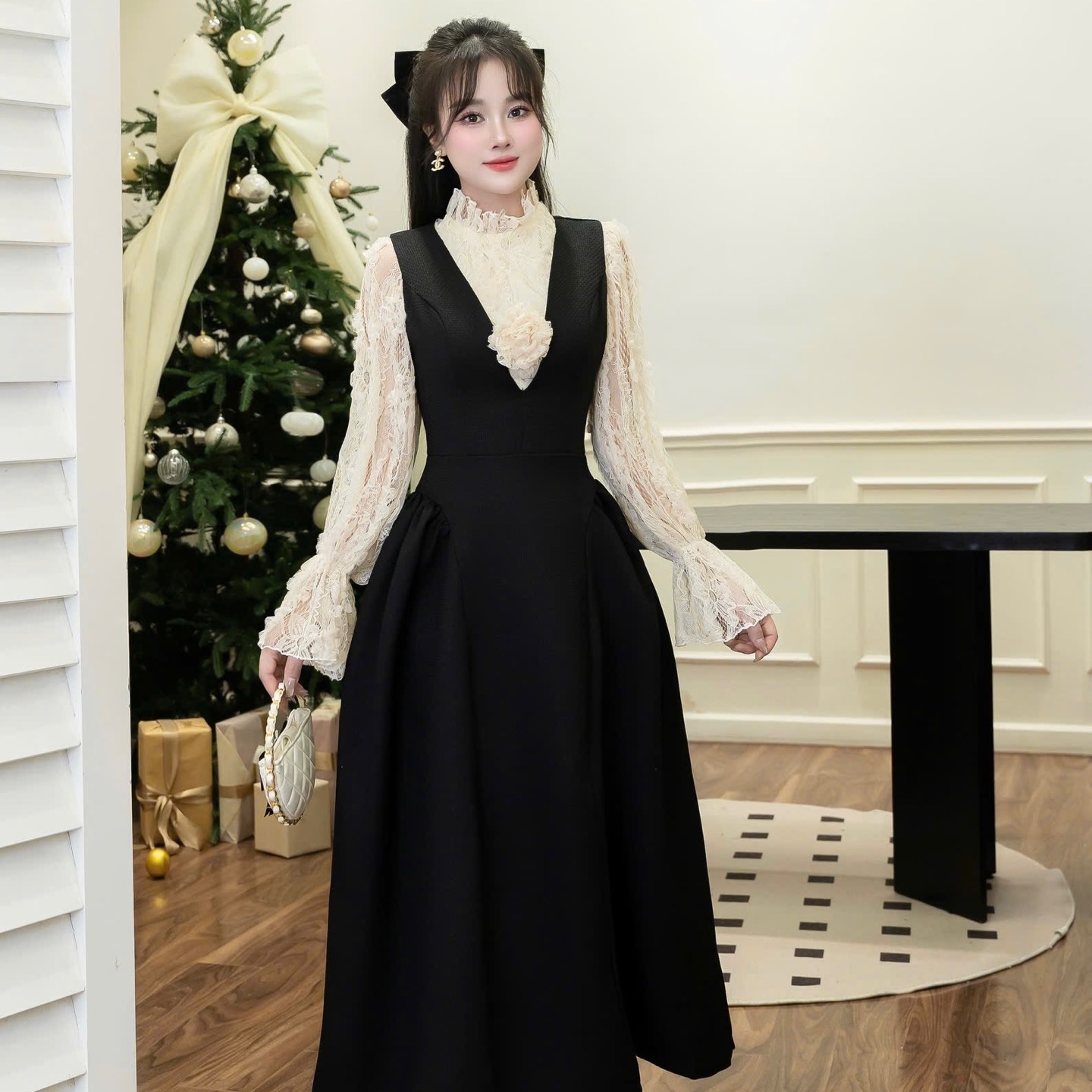 Đầm thiết kế sang trọng ép mùng phối áo ren