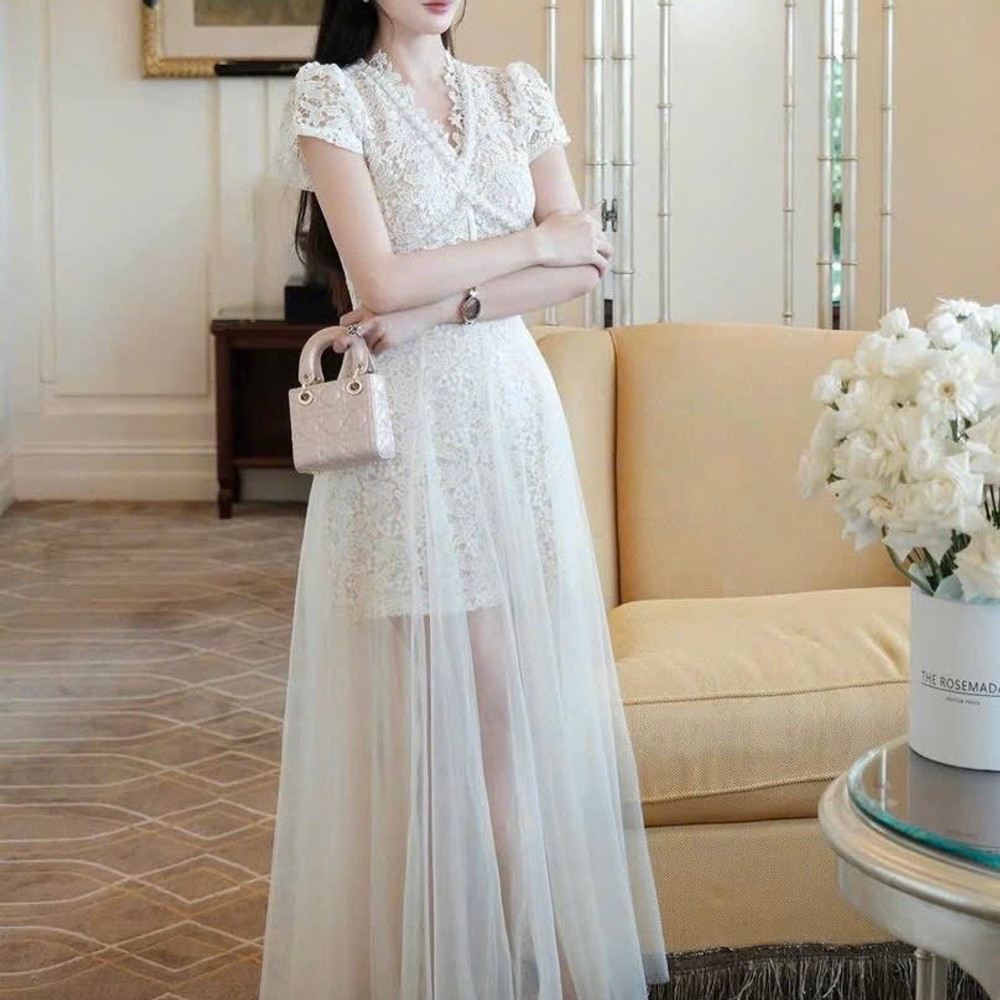 Đầm thiết kết đi tiệc cổ V ren viền ngọc ngực phối voan