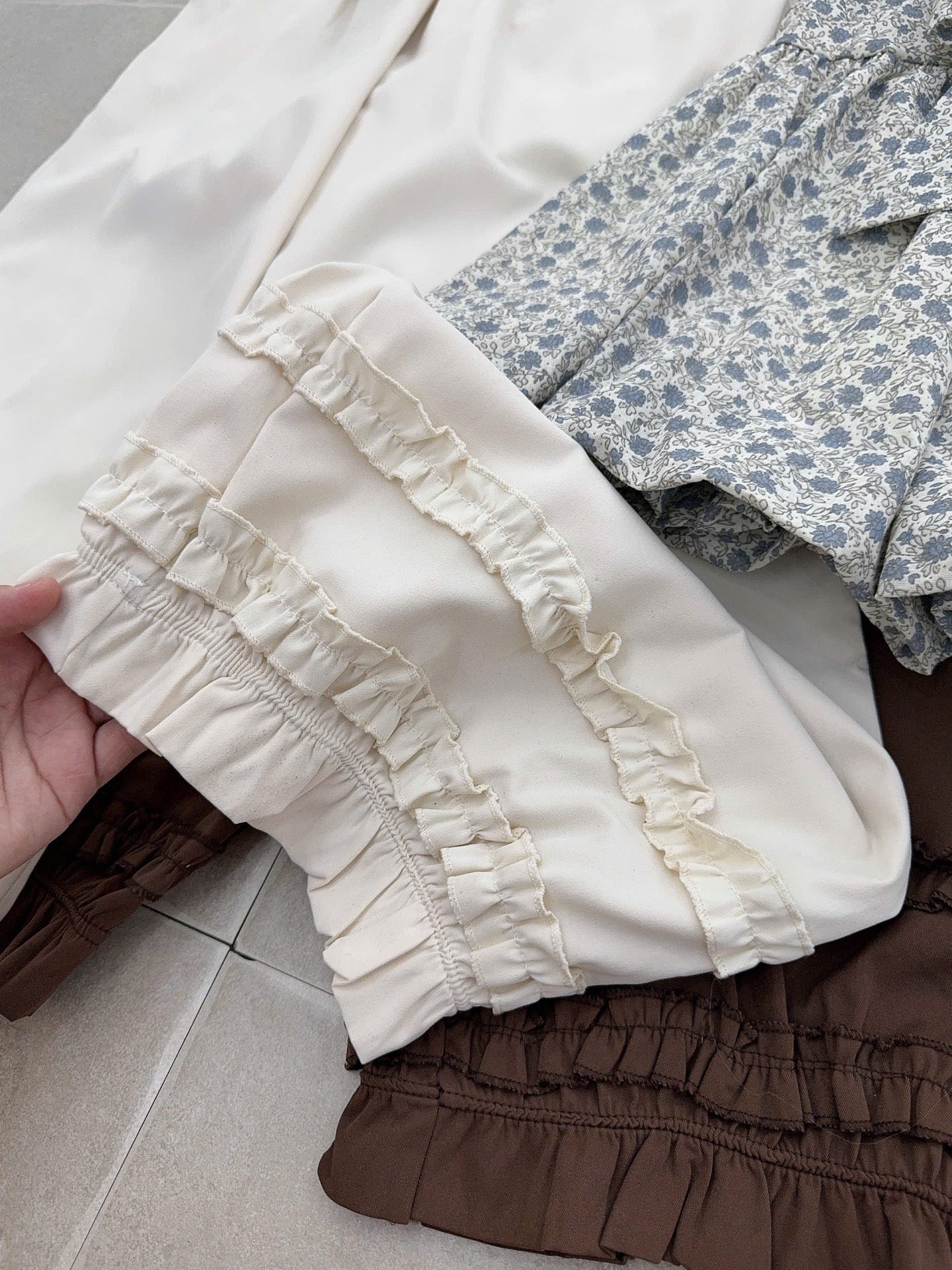 Set áo 2 dây hoạ tiết kẻ nơ ngực quần dài kaki bèo