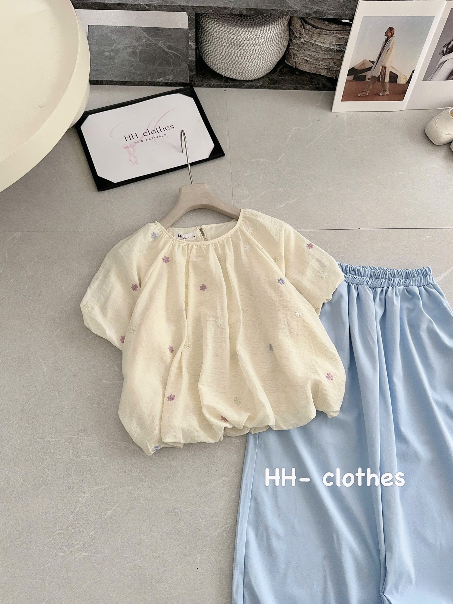 Set áo hoa nhí kèm quần suông bo ống