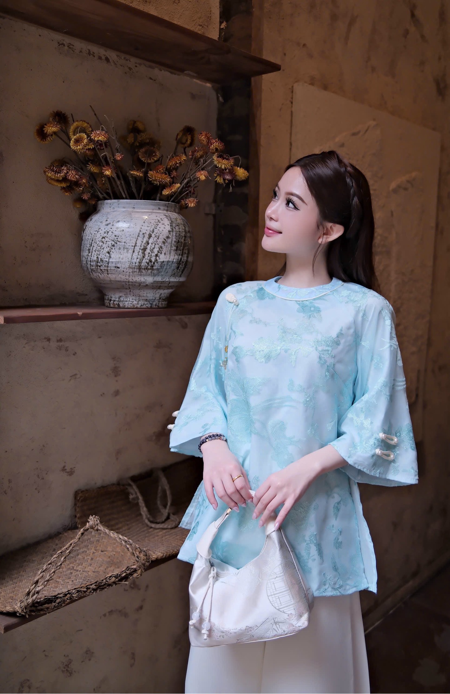 Lam cổ viền tròn gấm thêu cao cấp