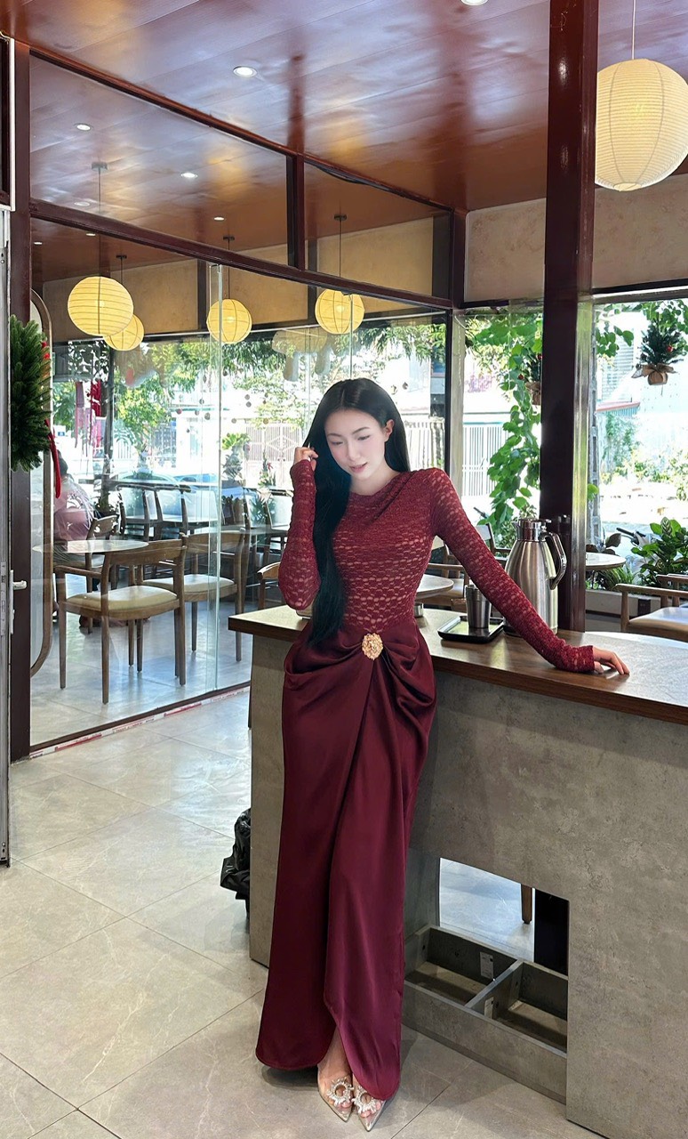 Đầm thiết kế cổ tròn dáng dài ôm body