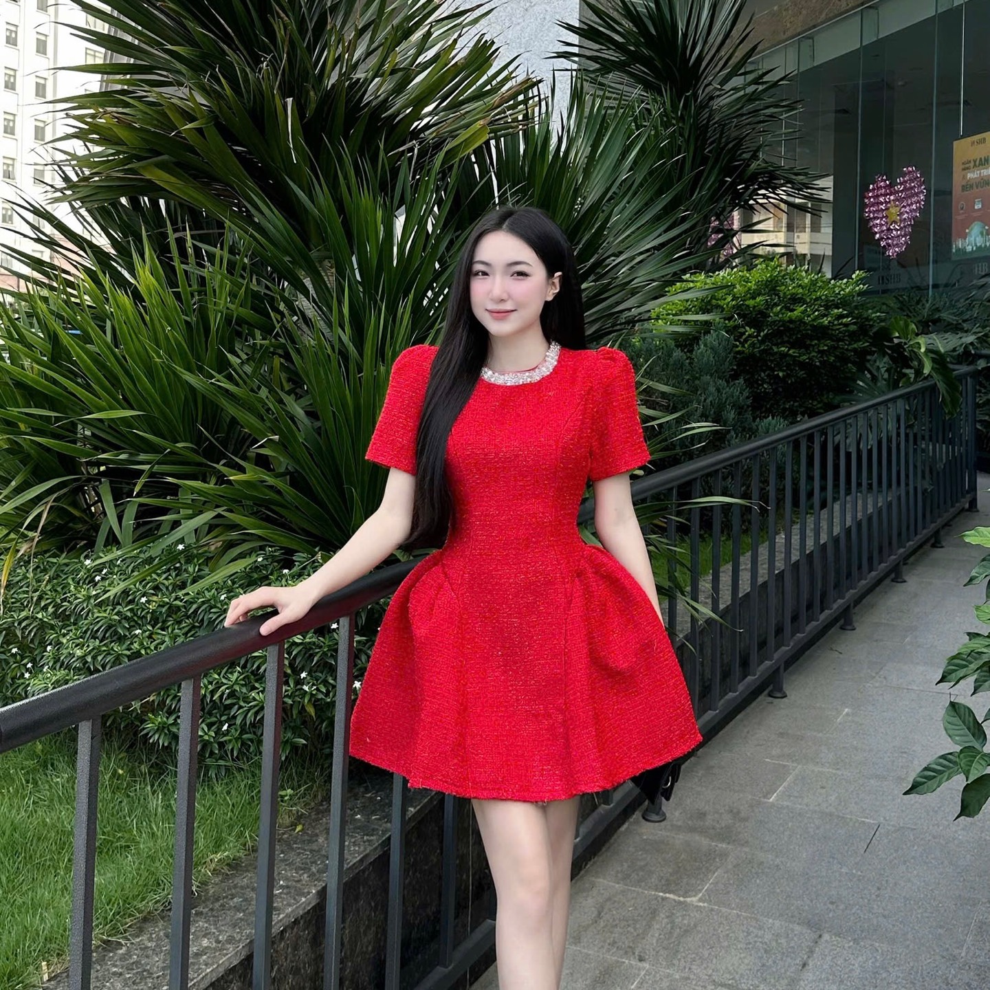 Đầm dạ cổ tròn xoè sang trọng dáng ngắn