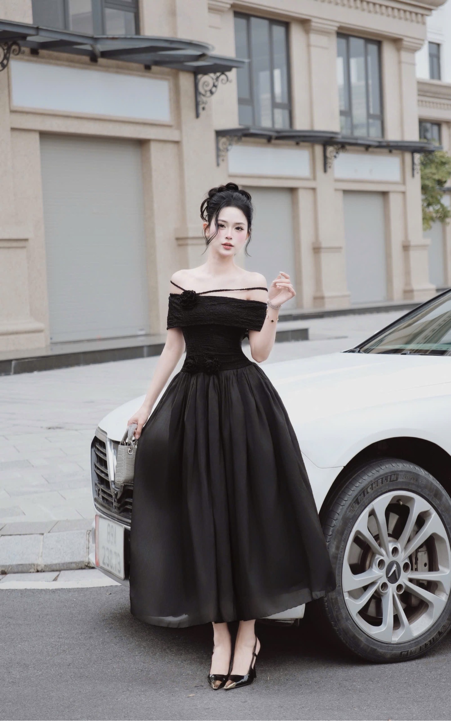 Đầm thiết kế trễ vai xoè bồng