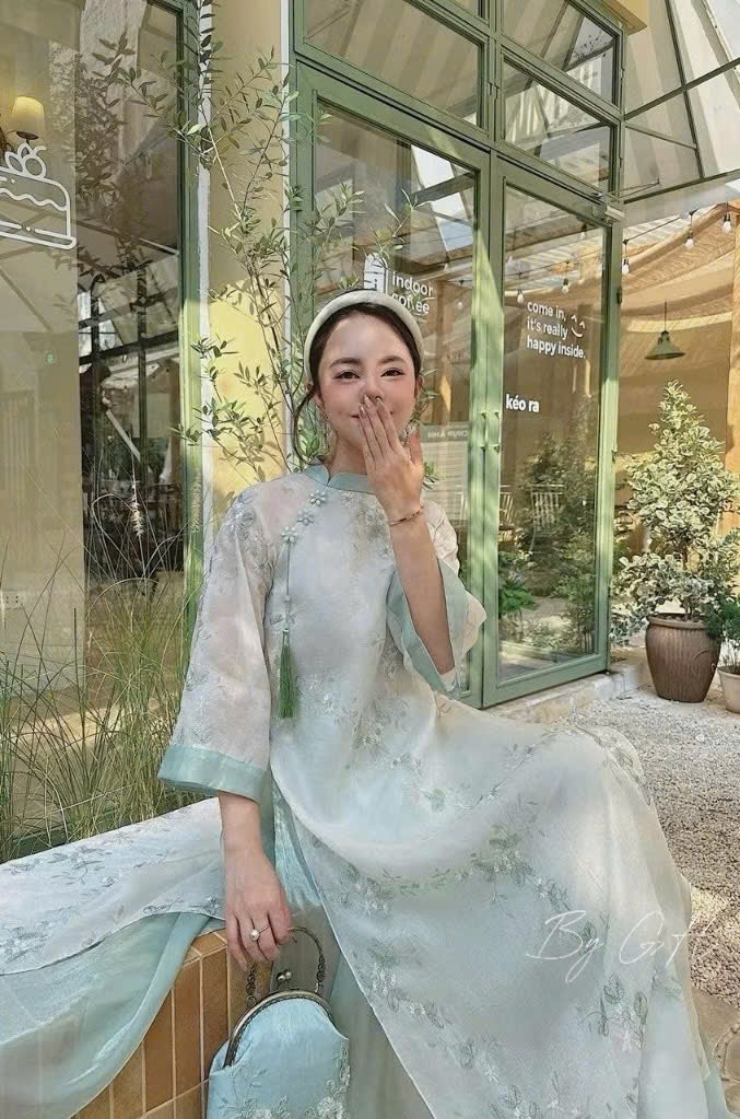 Áo dài voan tơ thêu xanh ngọc