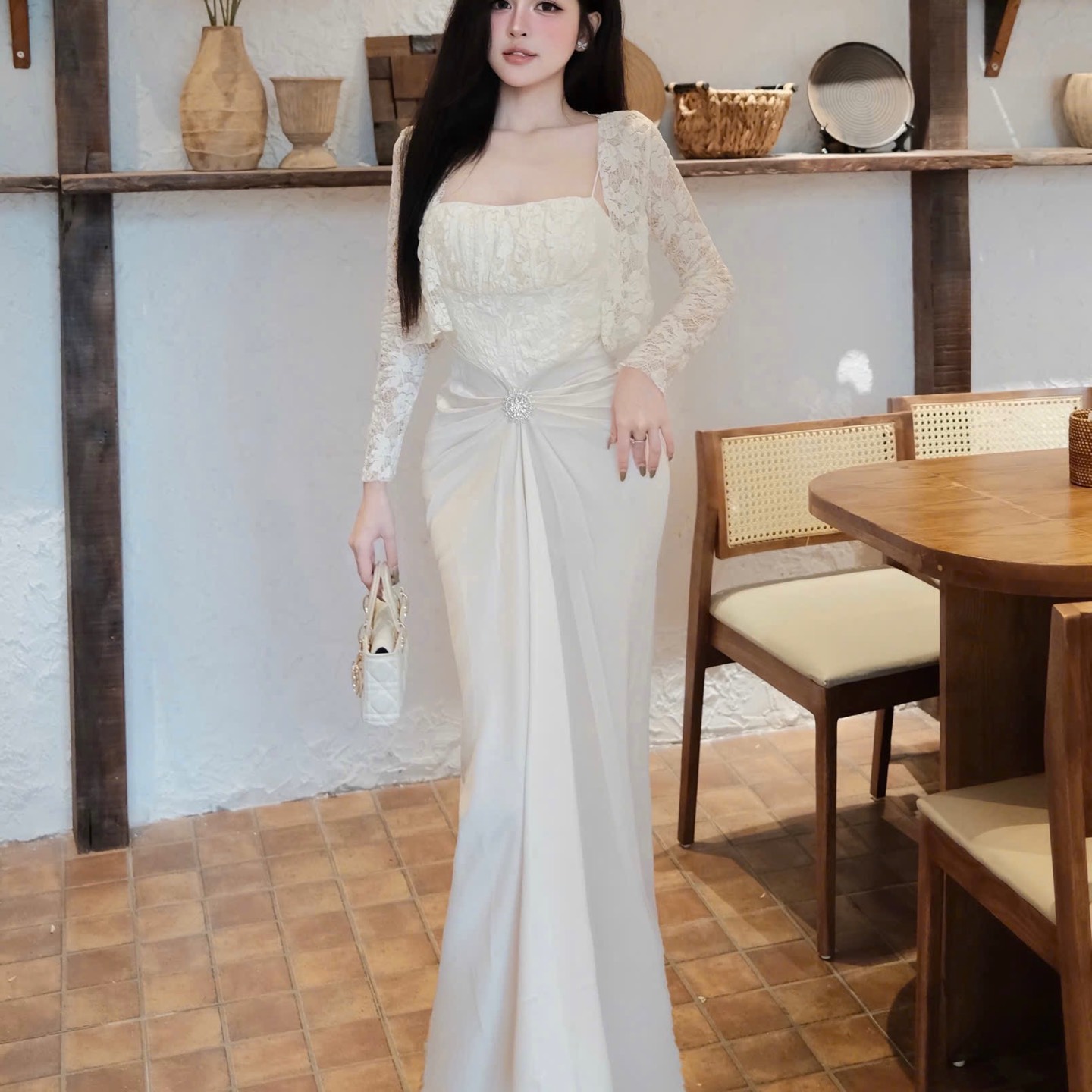 Đầm thiết kế ren 2 dây phối lụa kèm áo choàng ren