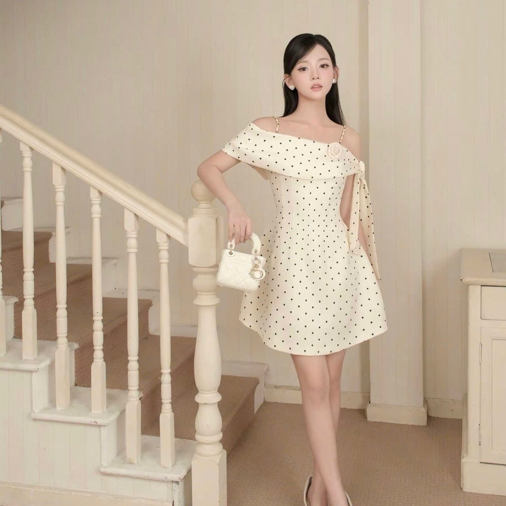 Đầm thiết kế 2 dây trễ vai hoa chấm bi
