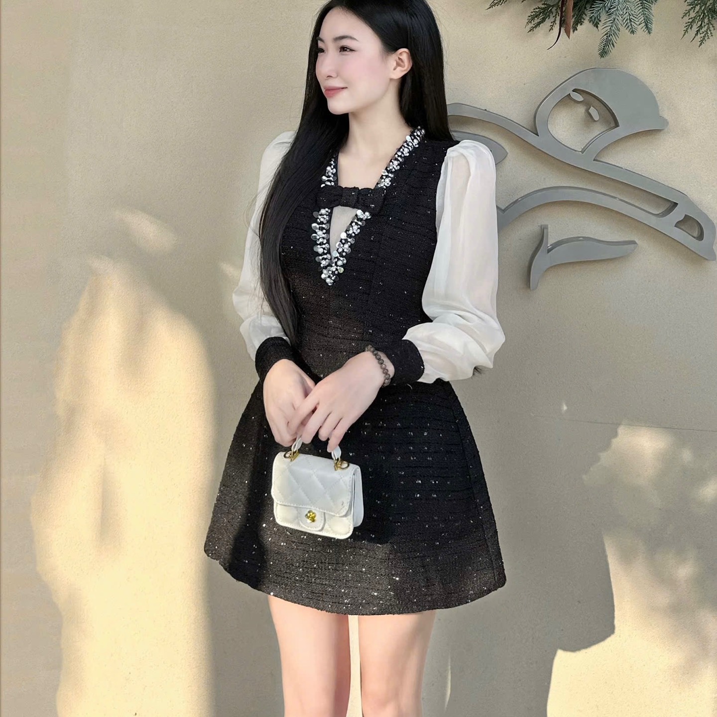Đầm dạ cổ V phối voan đính ngọc cao cấp