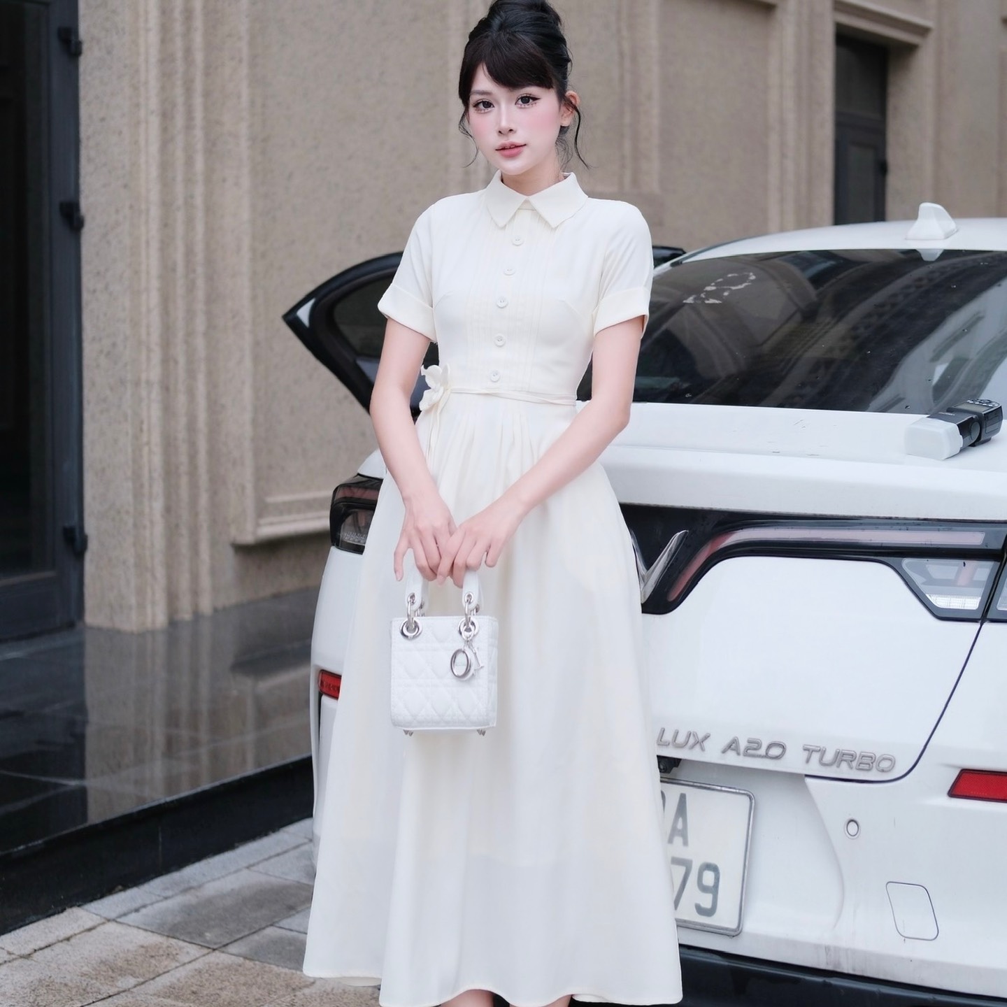 Đầm thiết kế cổ sơ mi dài xoè tay ngắn thanh lịch màu xanh than/trắng
