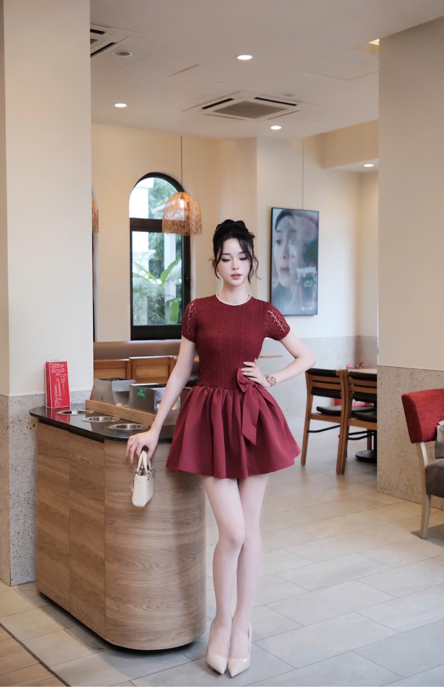 Đầm thiết kế ôm cổ tròn chân bồng dễ thương