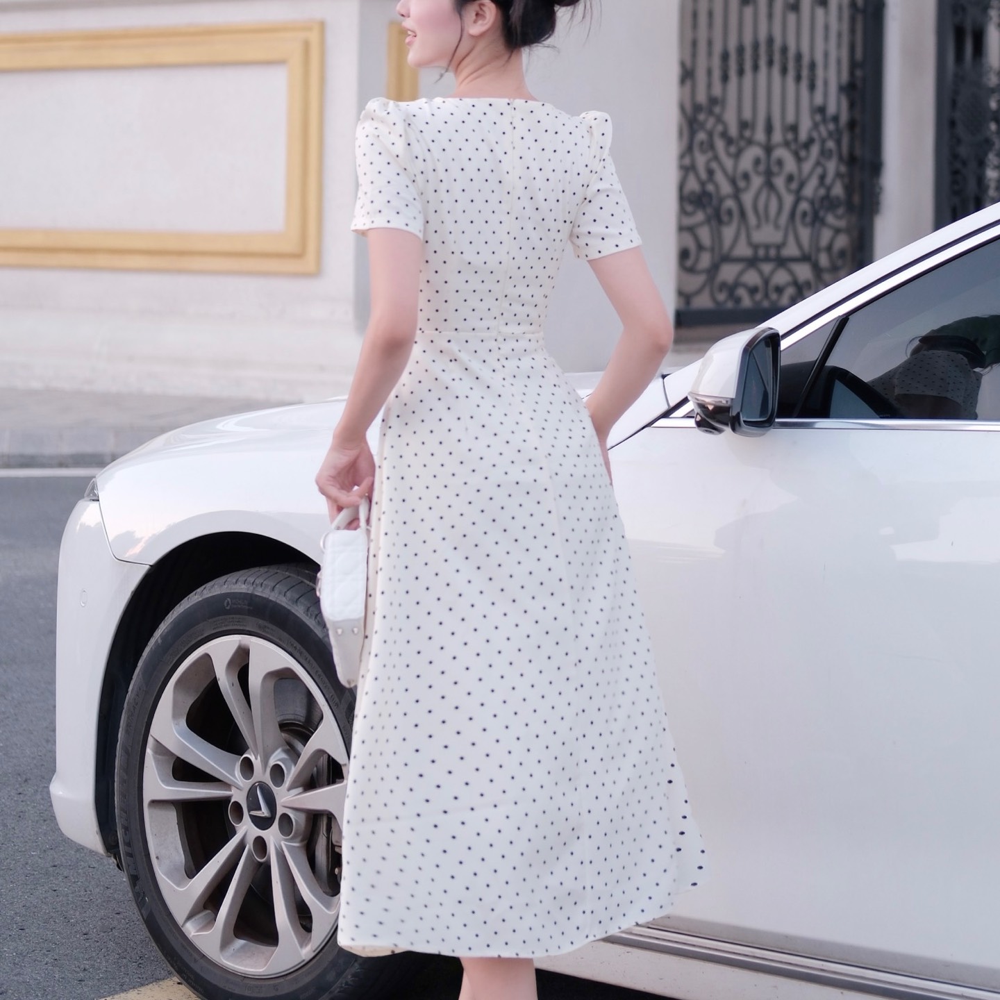 Đầm thiết kế chấm bi đen trắng cổ vuông dáng dài xoè nhẹ sang trọng đi tiệc