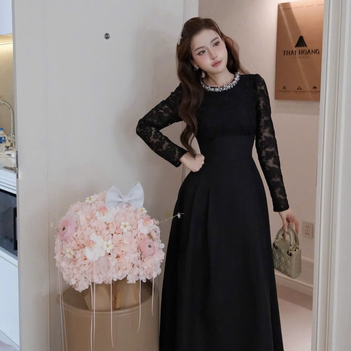 Đầm dạ phối ren cổ tròn viền ngọc tay dài cao cấp