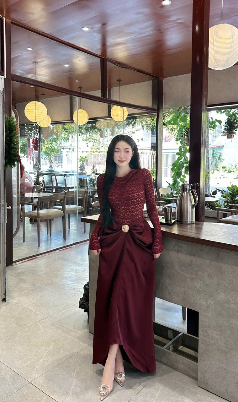 Đầm thiết kế cổ tròn dáng dài ôm body