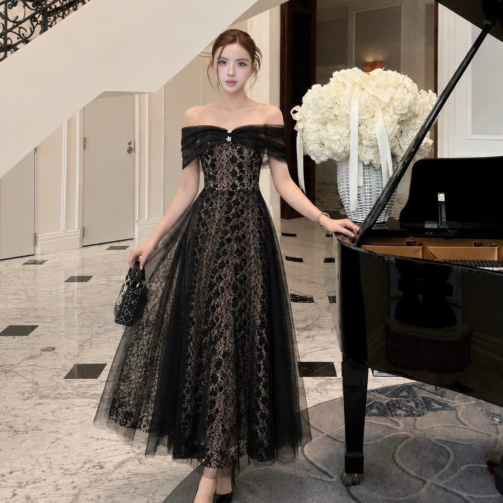 Đầm thiết kế trễ vai đính đá trước ngực  ren tùng xoè