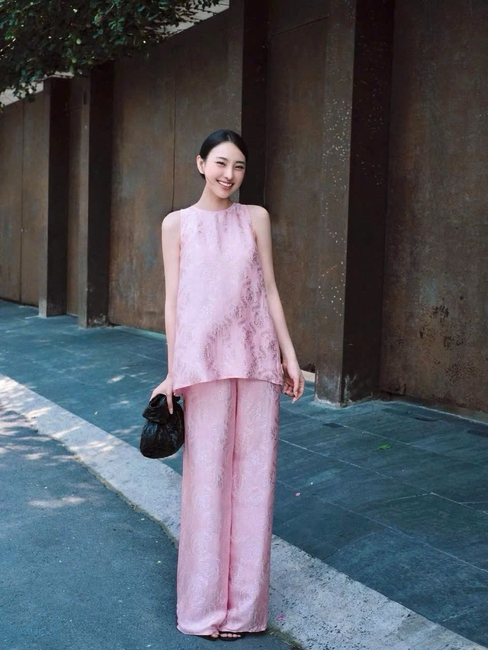 Set đồ lam áo ba lỗ cúc sau lưng quần suông lụa