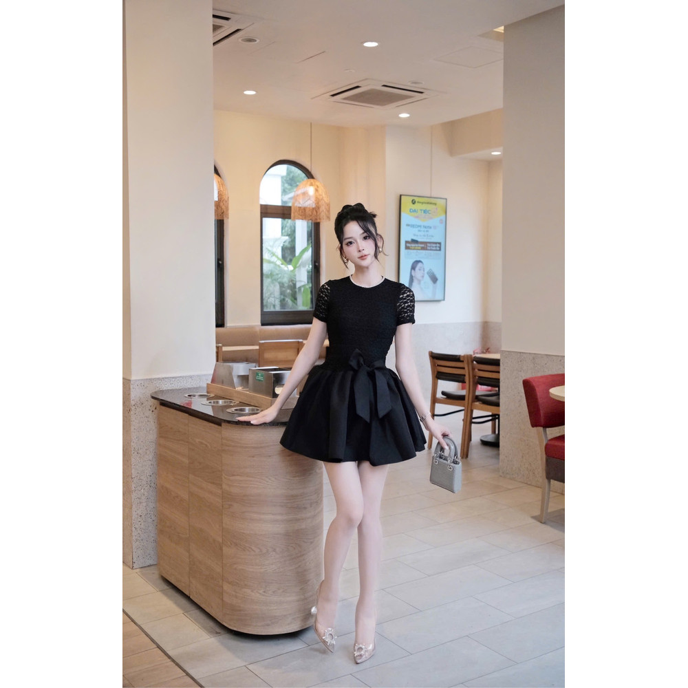 Đầm thiết kế ôm cổ tròn chân bồng dễ thương