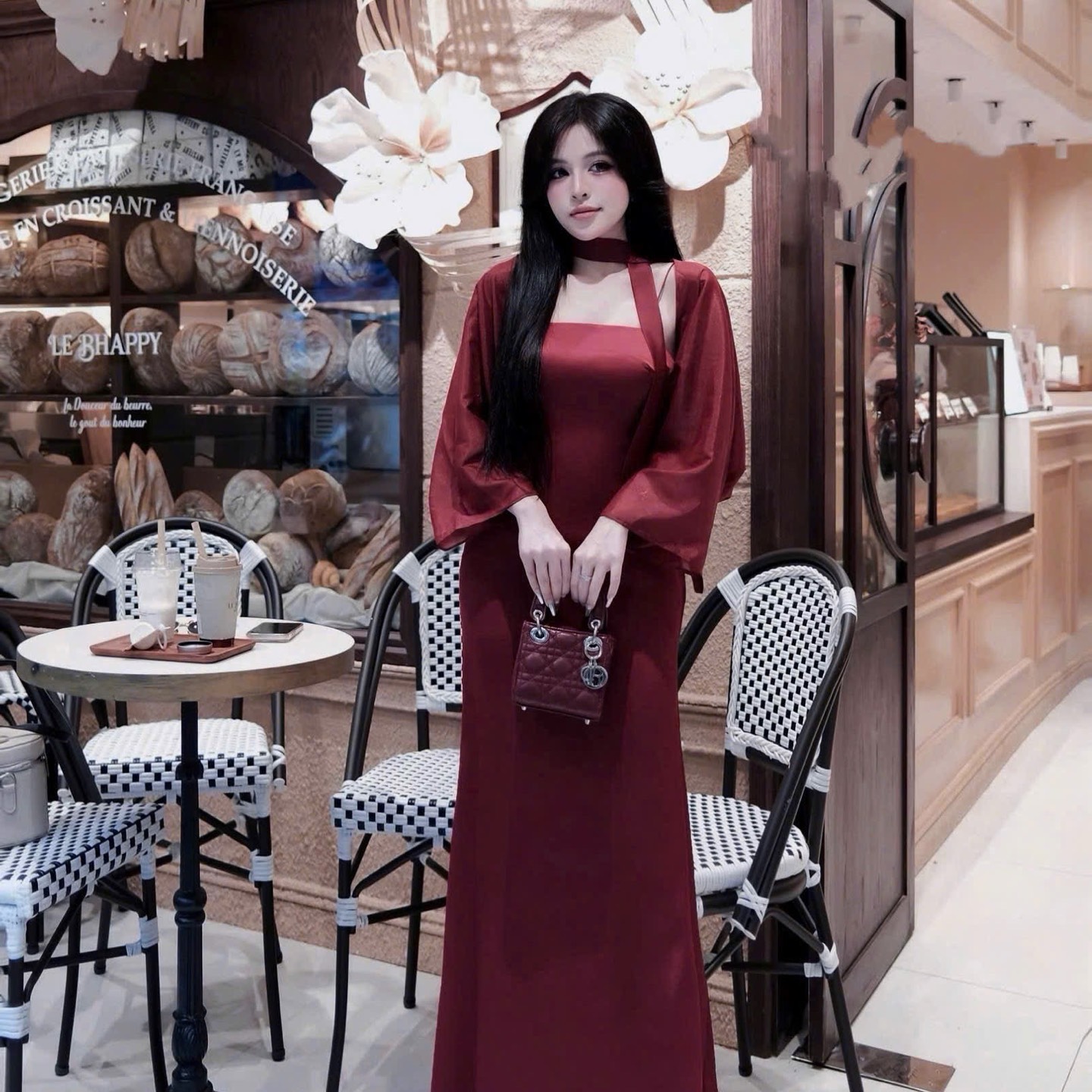 Đầm thiết kế lụa kèm khăn choàng và dây lụa
