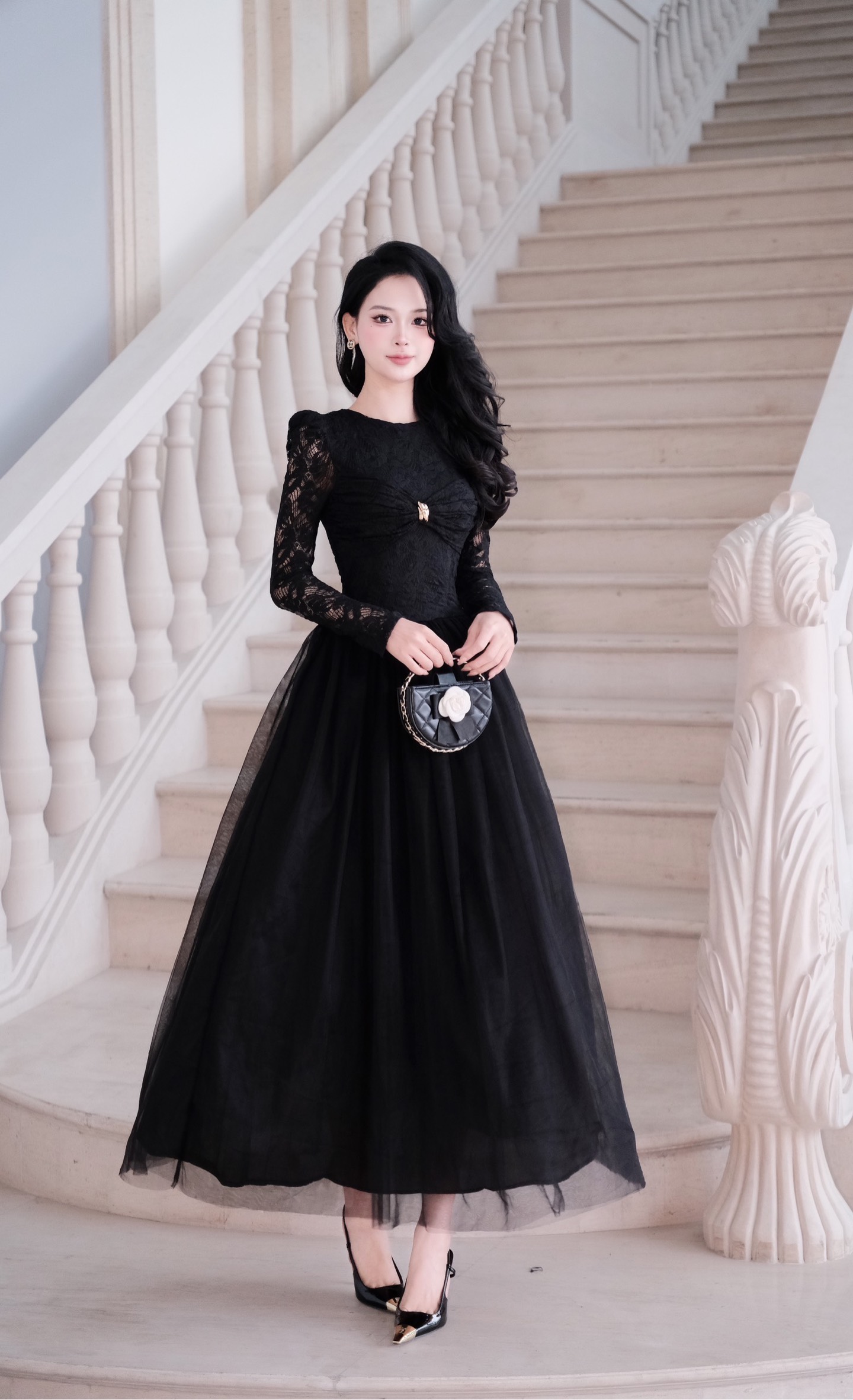 Đầm cổ tròn nơ ngực vòng vàng ren phối voan
