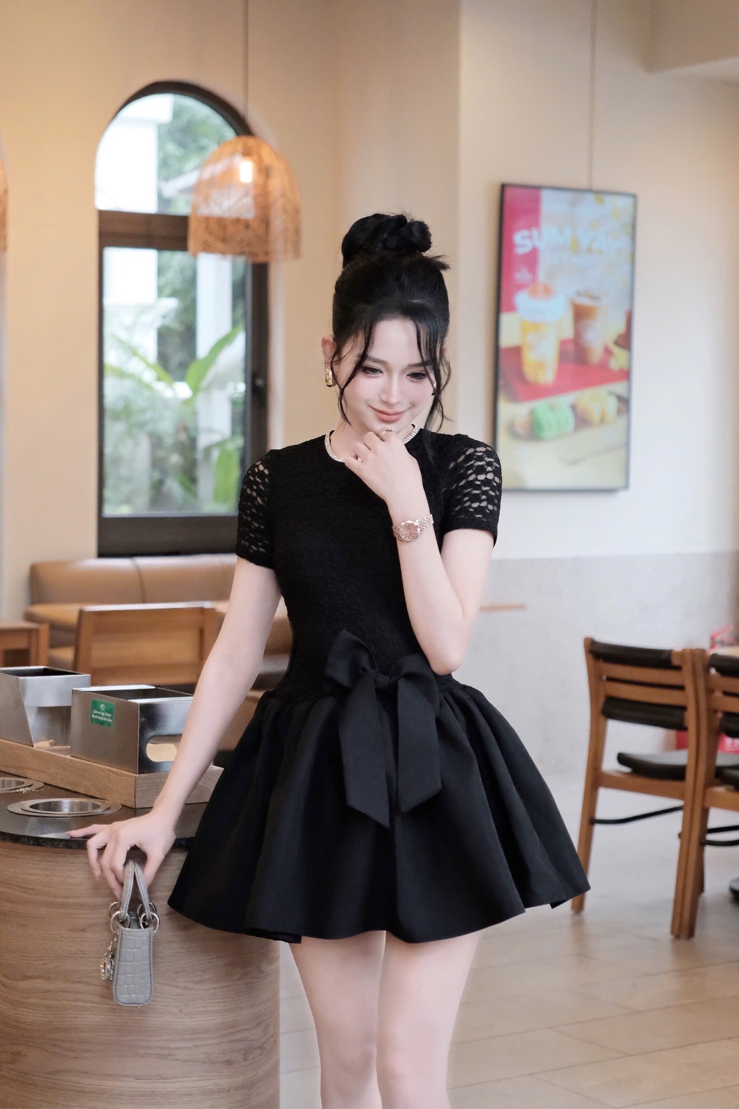 Đầm thiết kế ôm cổ tròn chân bồng dễ thương