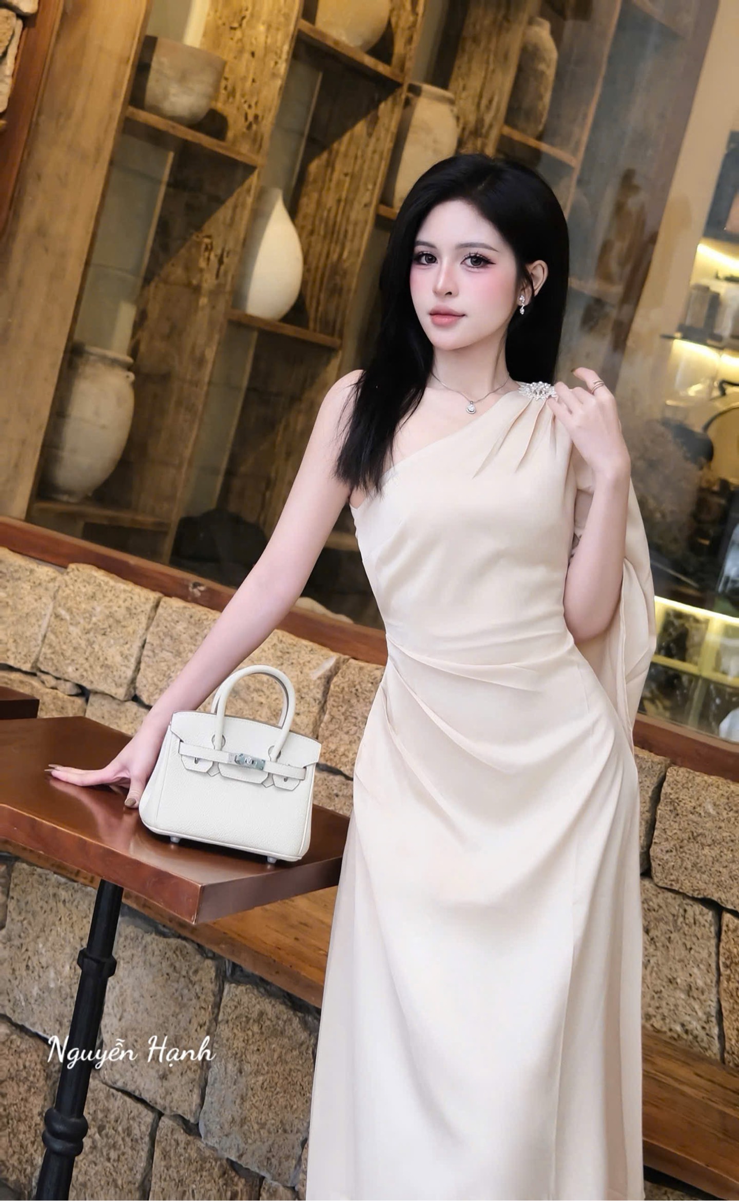 Đầm lụa chéo vai tag đá